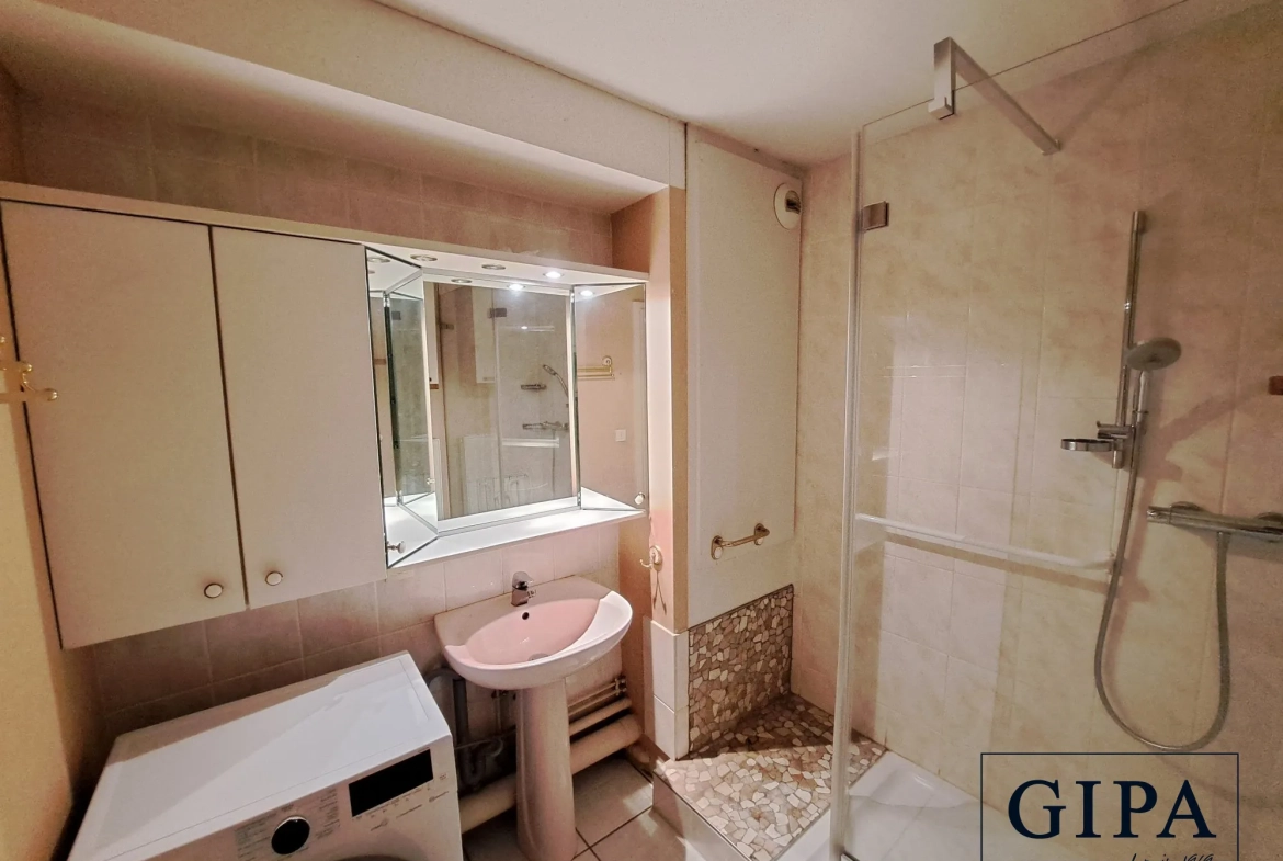 Appartement 3 pièces de 65 m² avec balcon à Wolfisheim 