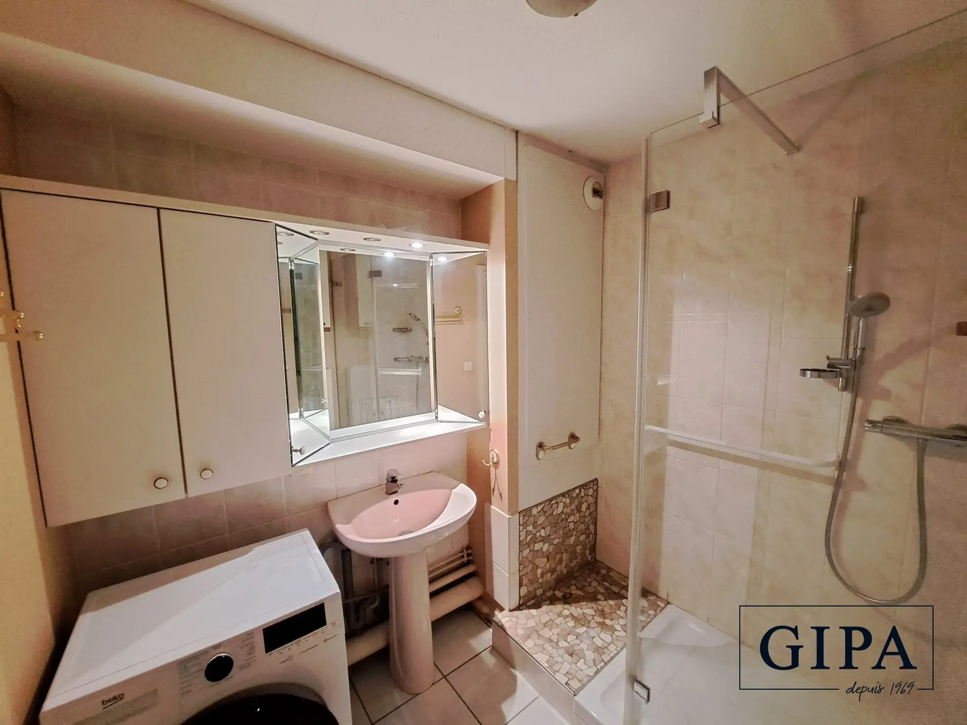 Appartement 3 pièces de 65 m² avec balcon à Wolfisheim 