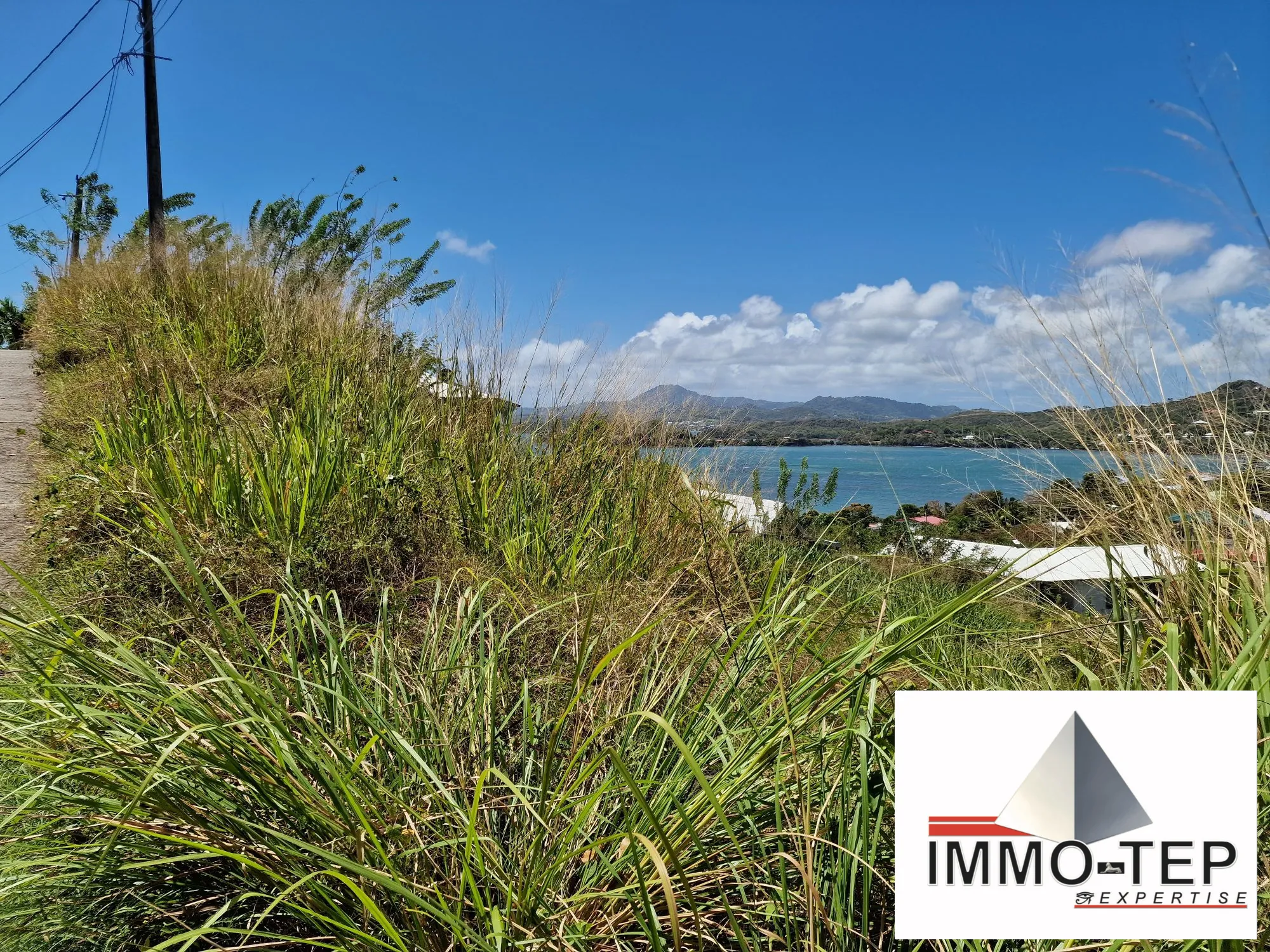 Terrain constructible en pente avec vue mer à Le Robert, 2924 m² 