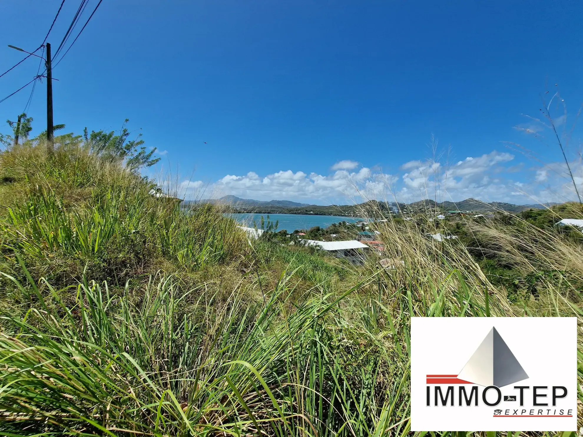 Terrain constructible en pente avec vue mer à Le Robert, 2924 m² 