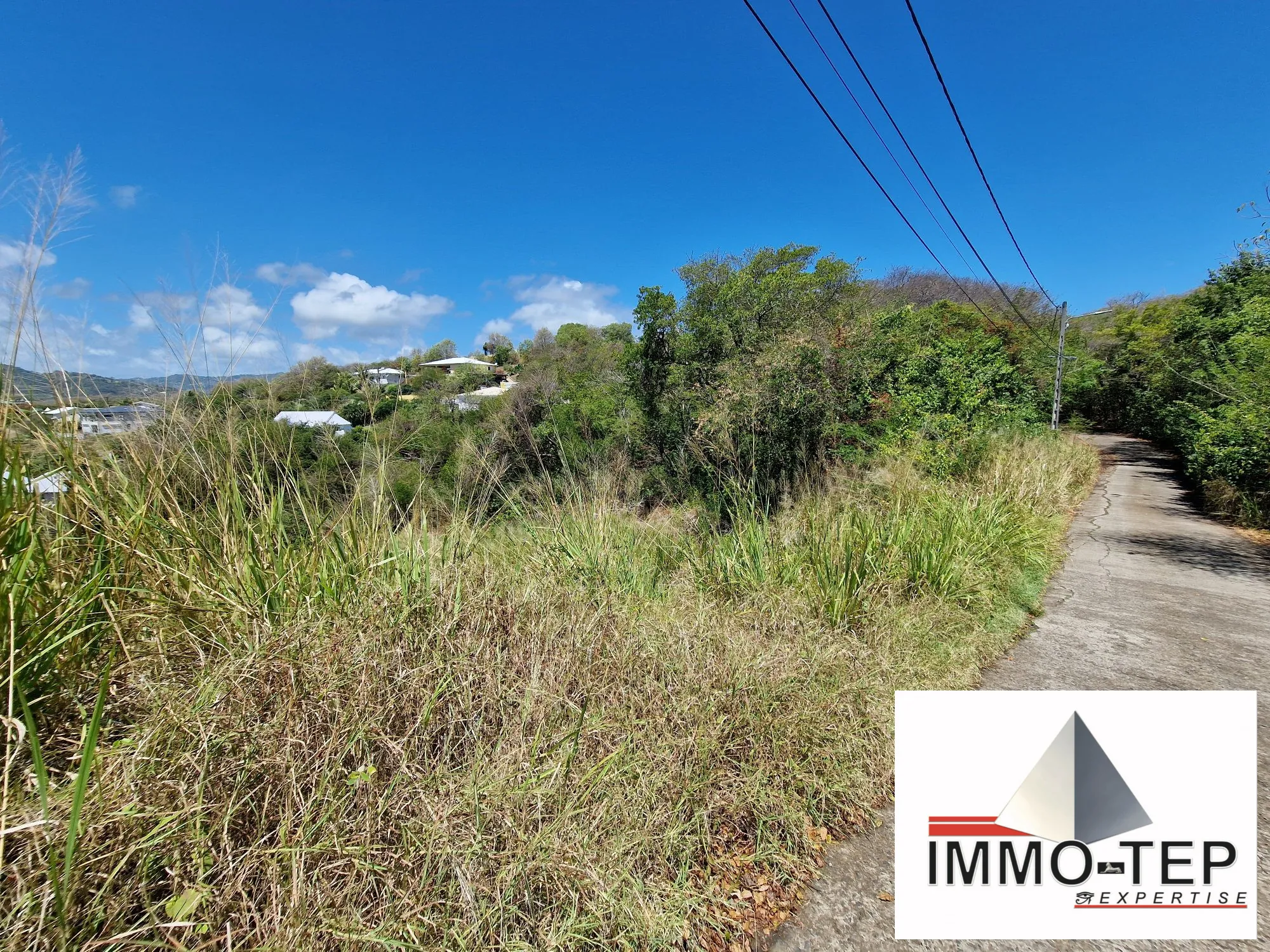 Terrain constructible en pente avec vue mer à Le Robert, 2924 m² 