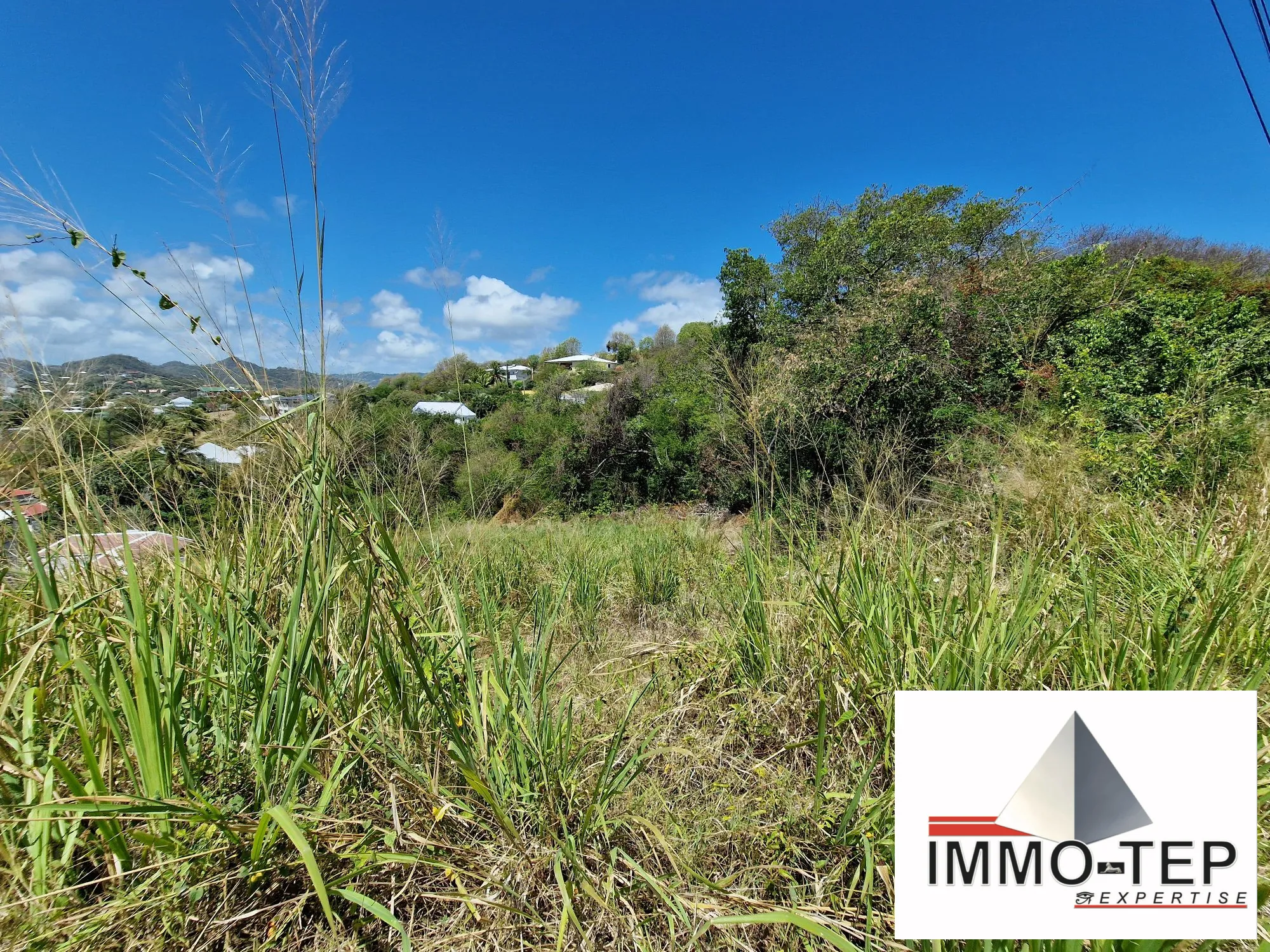 Terrain constructible en pente avec vue mer à Le Robert, 2924 m² 