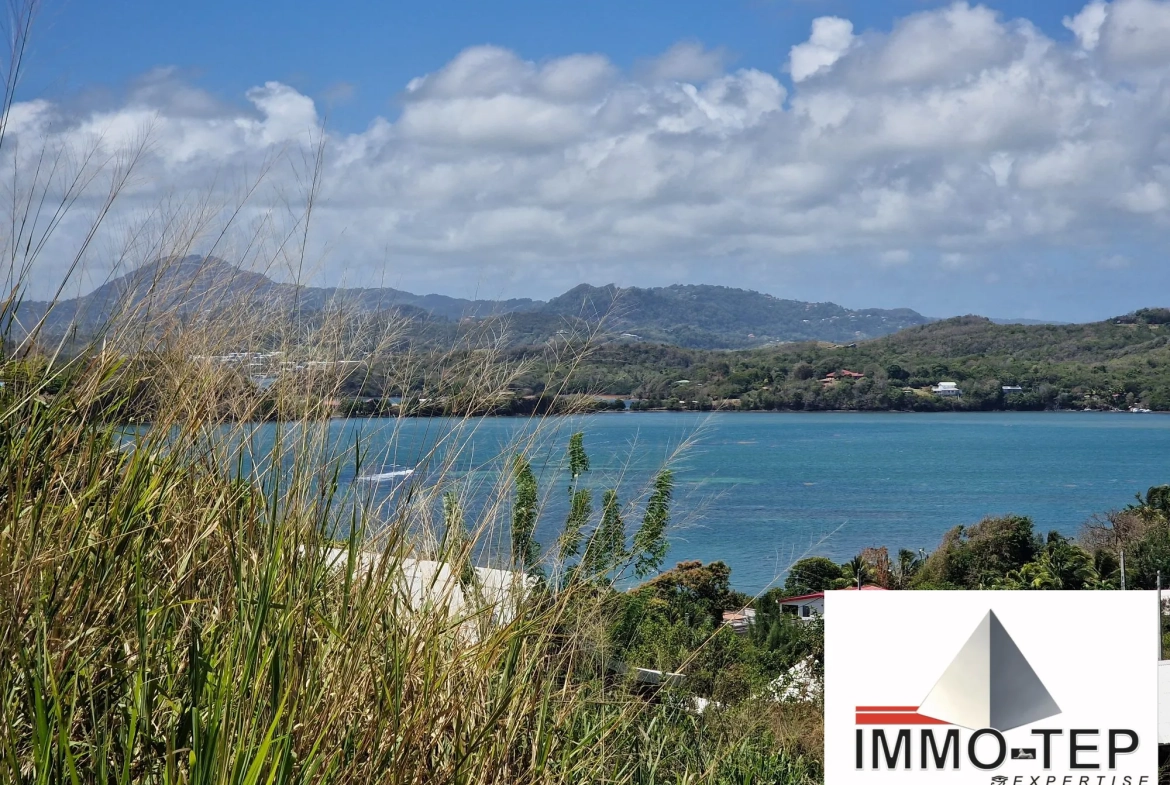 Terrain constructible en pente avec vue mer à Le Robert, 2924 m² 
