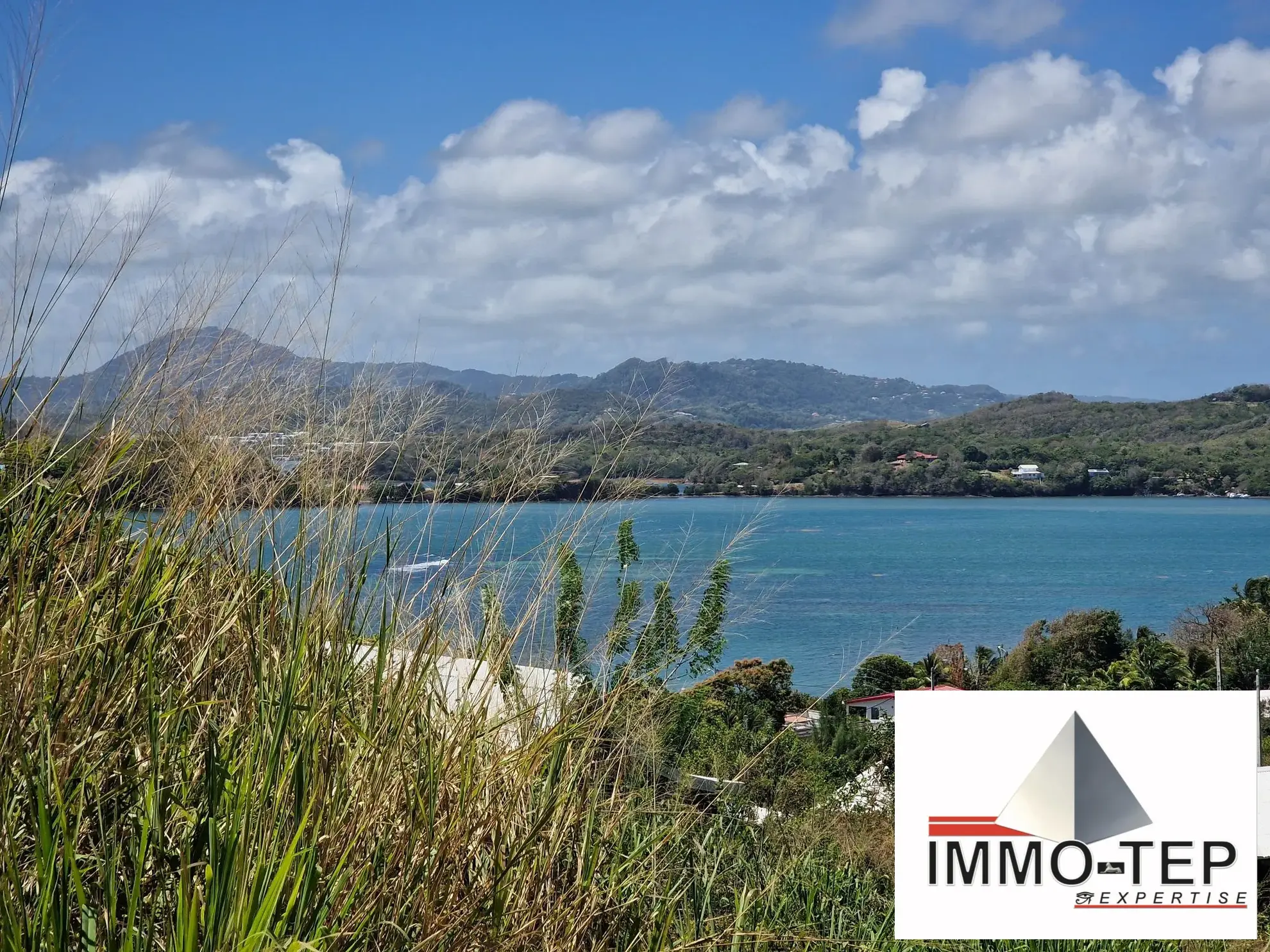 Terrain constructible en pente avec vue mer à Le Robert, 2924 m² 