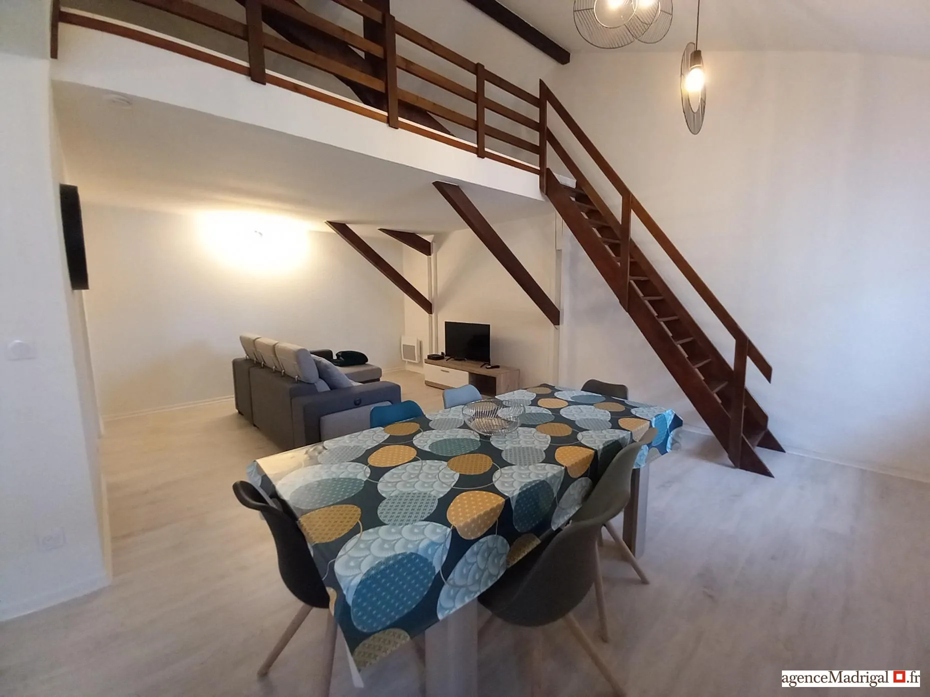 Appartement T3/4 lumineux à Rives avec garage et mezzanine, près de toutes commodités 