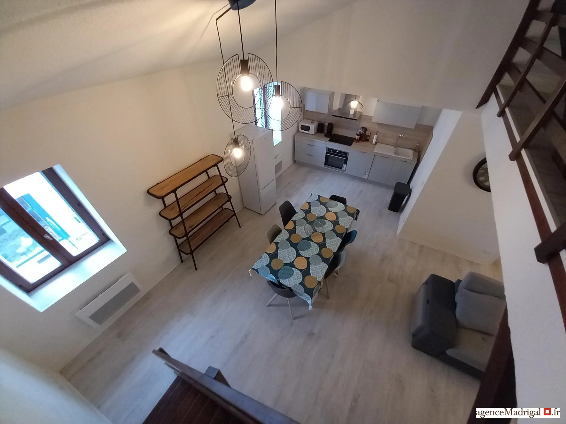 Appartement T3/4 lumineux à Rives avec garage et mezzanine, près de toutes commodités 