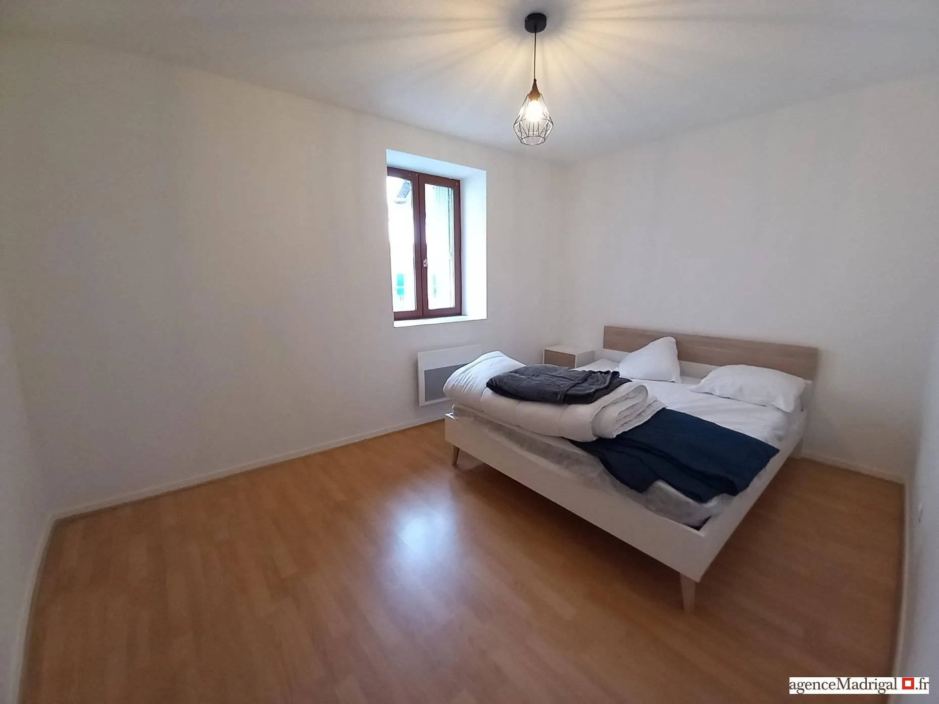 Appartement T3/4 lumineux à Rives avec garage et mezzanine, près de toutes commodités 
