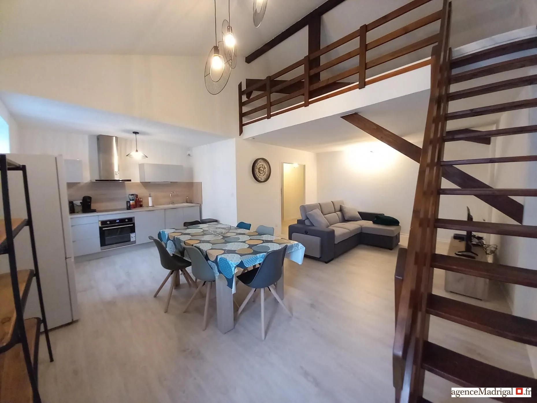 Appartement T3/4 lumineux à Rives avec garage et mezzanine, près de toutes commodités 