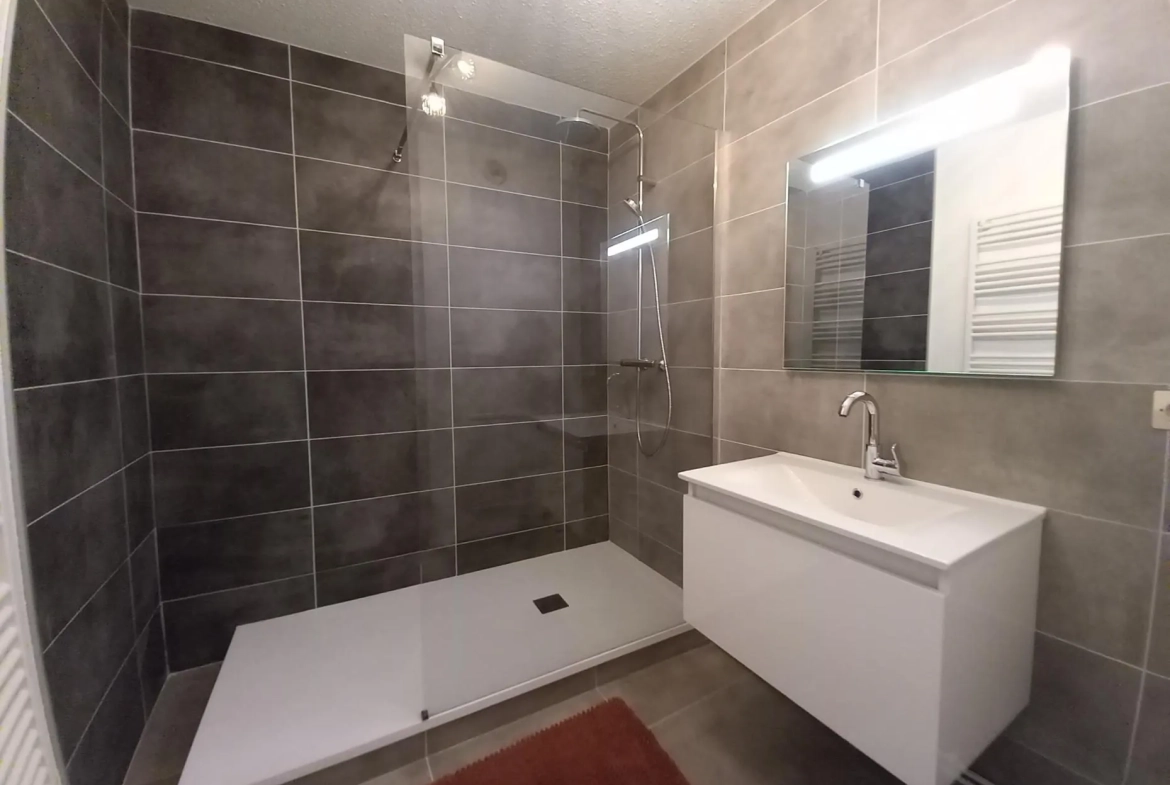 Appartement T3/4 lumineux à Rives avec garage et mezzanine, près de toutes commodités 