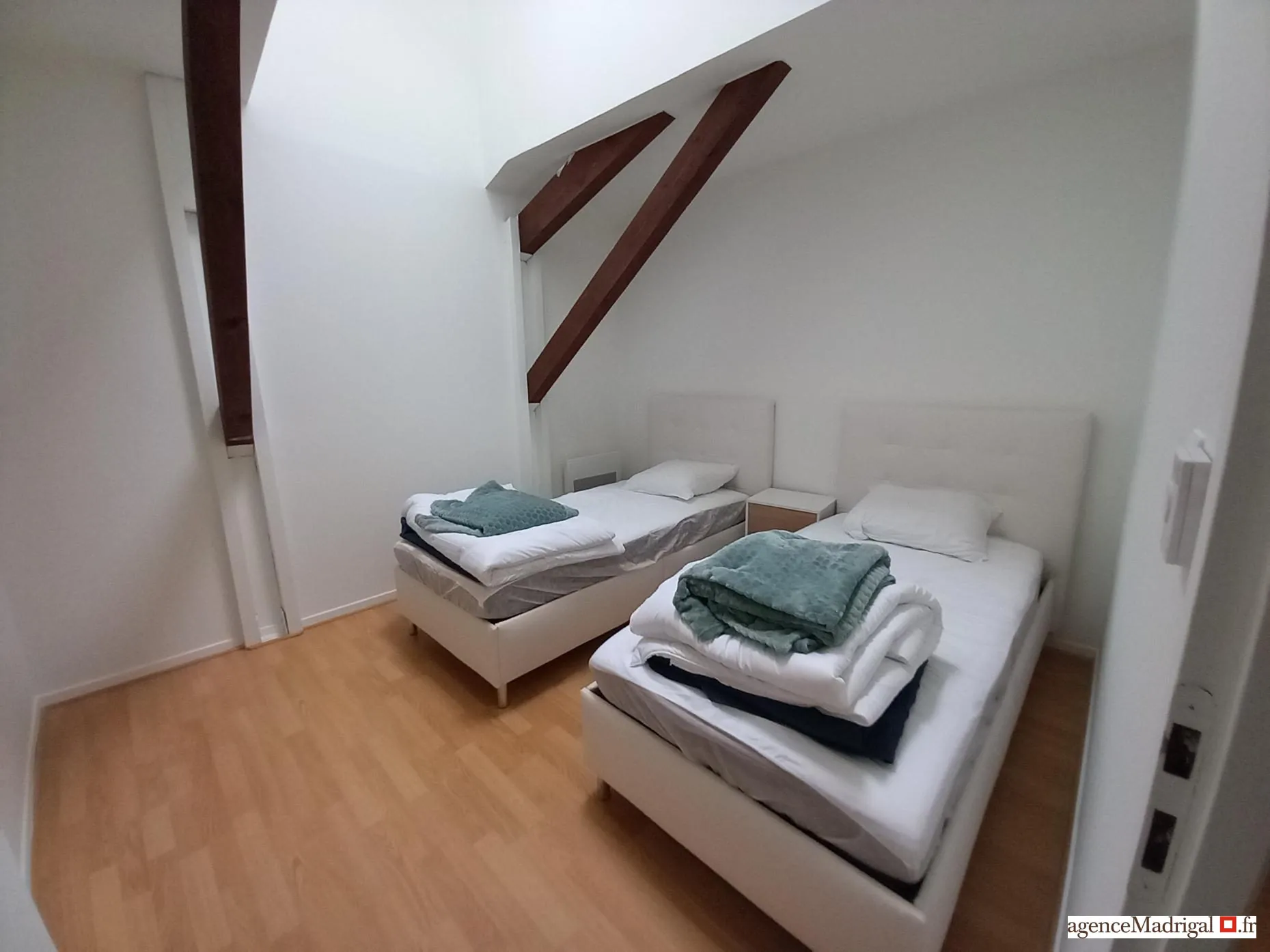 Appartement T3/4 lumineux à Rives avec garage et mezzanine, près de toutes commodités 