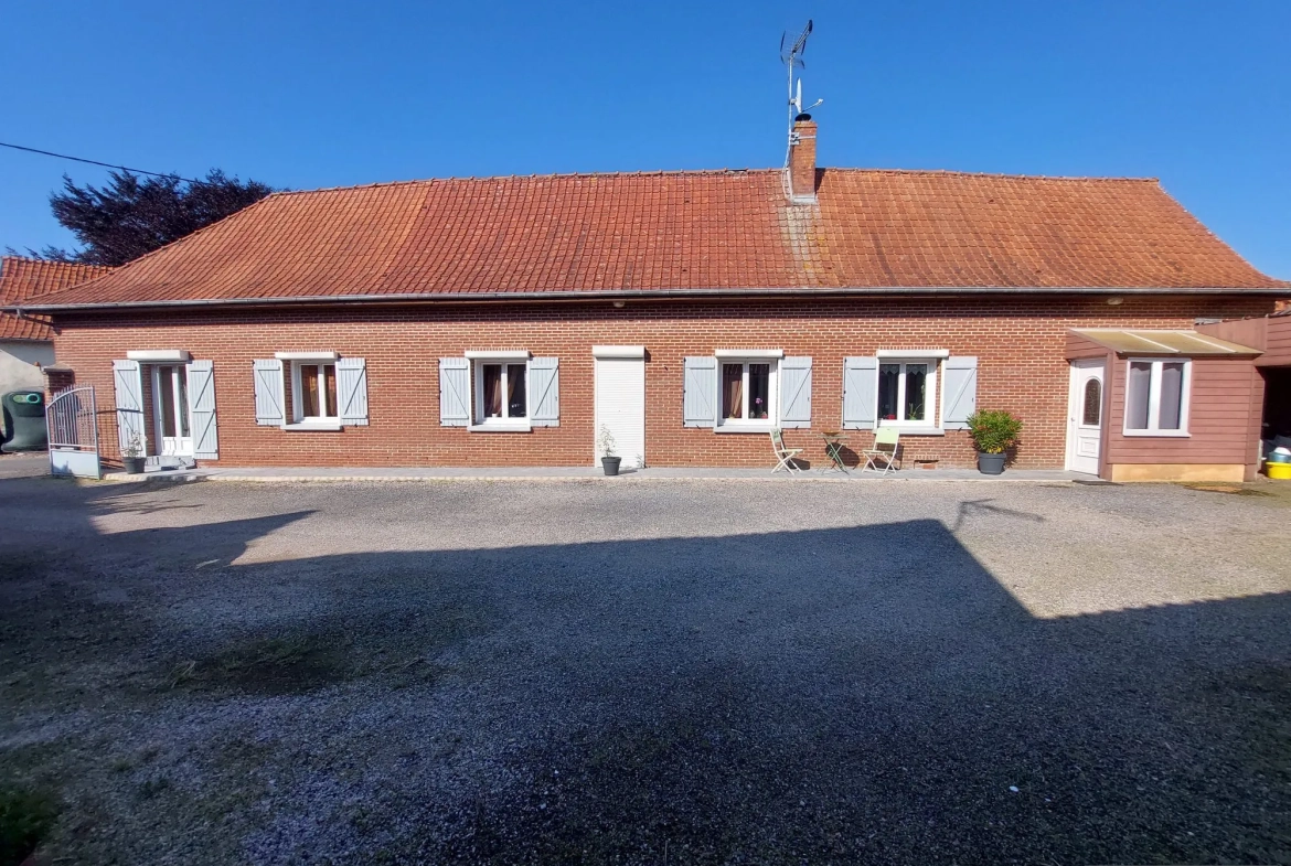 Longère en briques avec dépendances proche d'Abbeville et Auxi-le-Château en excellent état 