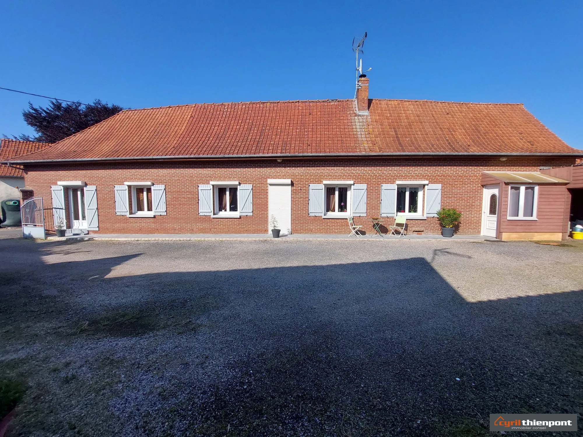 Longère en briques avec dépendances proche d'Abbeville et Auxi-le-Château en excellent état 