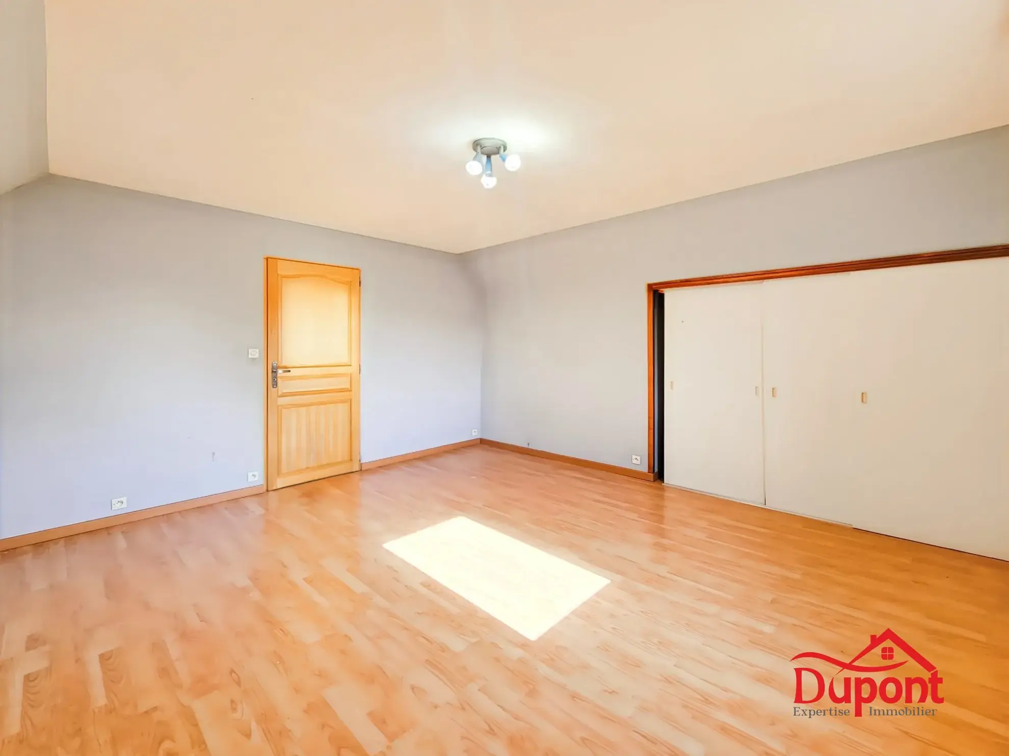 Maison individuelle semi plain-pied avec jardin et terrasse à Caudry 
