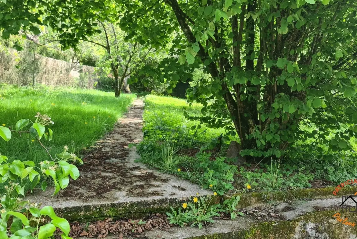 Maison familiale de 154 m² à vendre à Joigny-sur-Meuse avec terrain arboré 
