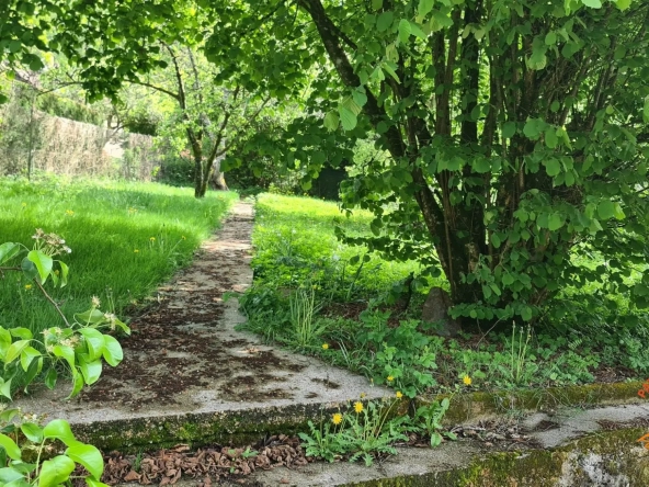 Maison familiale de 154 m² à vendre à Joigny-sur-Meuse avec terrain arboré