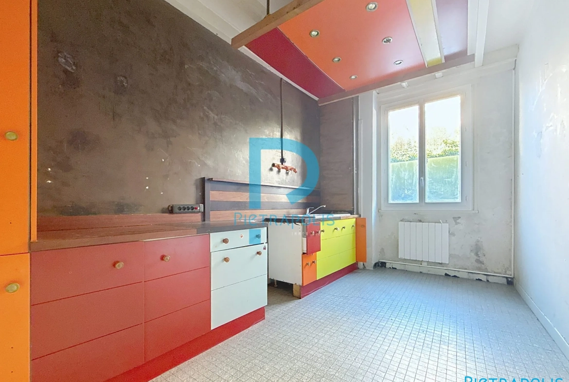 Maison de village à Saint-Forgeux avec jardin et potentiel de rénovation 