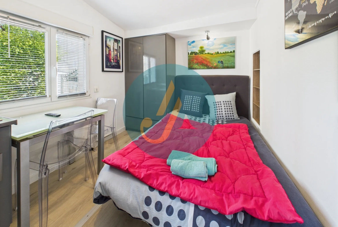 À Nevers, maison de charme avec trois logements indépendants et potentiel locatif élevé 
