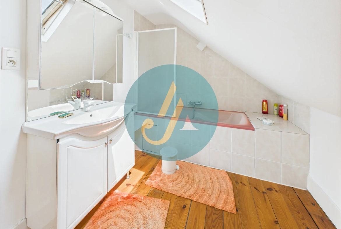 À Nevers, maison de charme avec trois logements indépendants et potentiel locatif élevé 