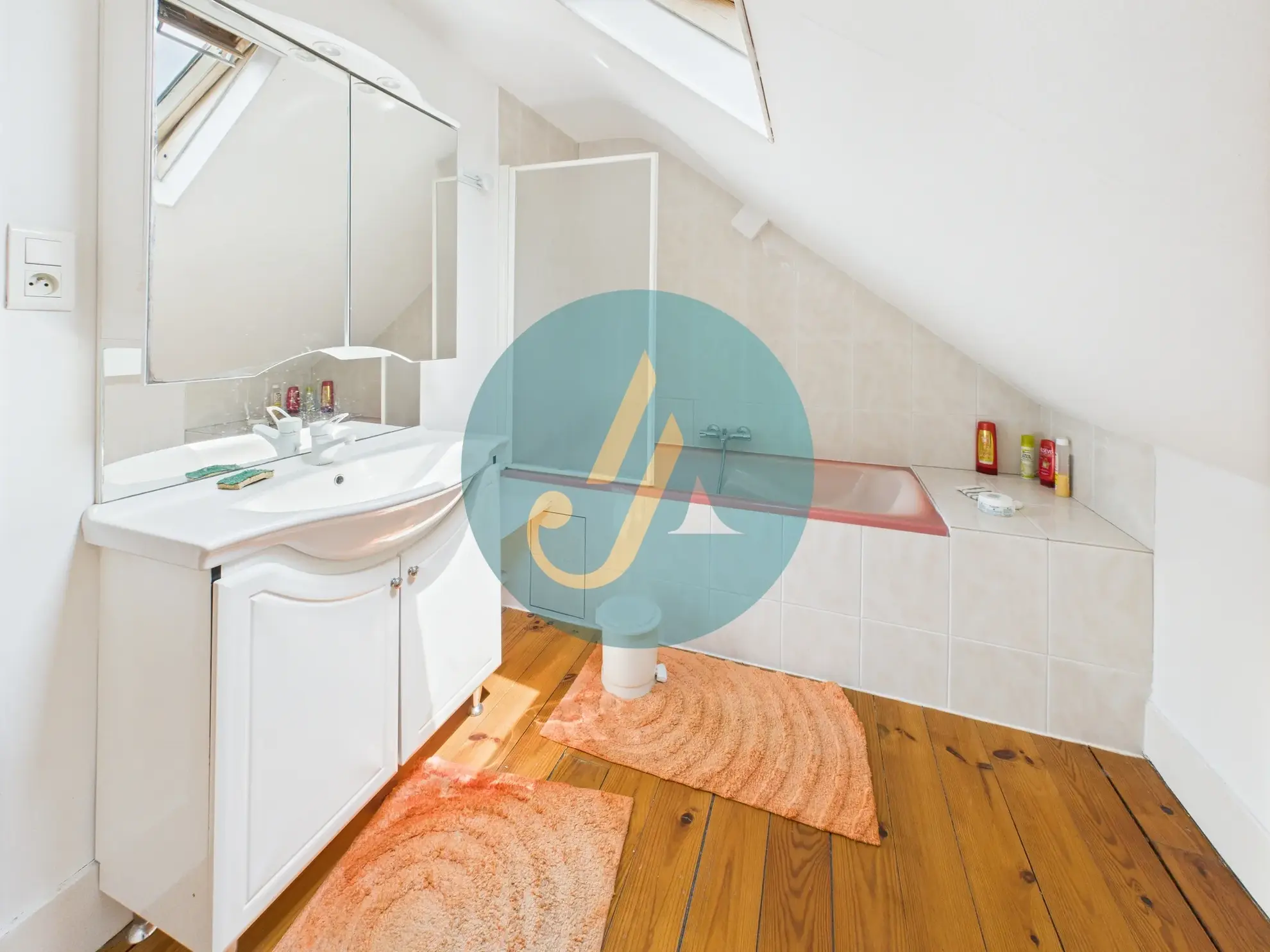 À Nevers, maison de charme avec trois logements indépendants et potentiel locatif élevé 