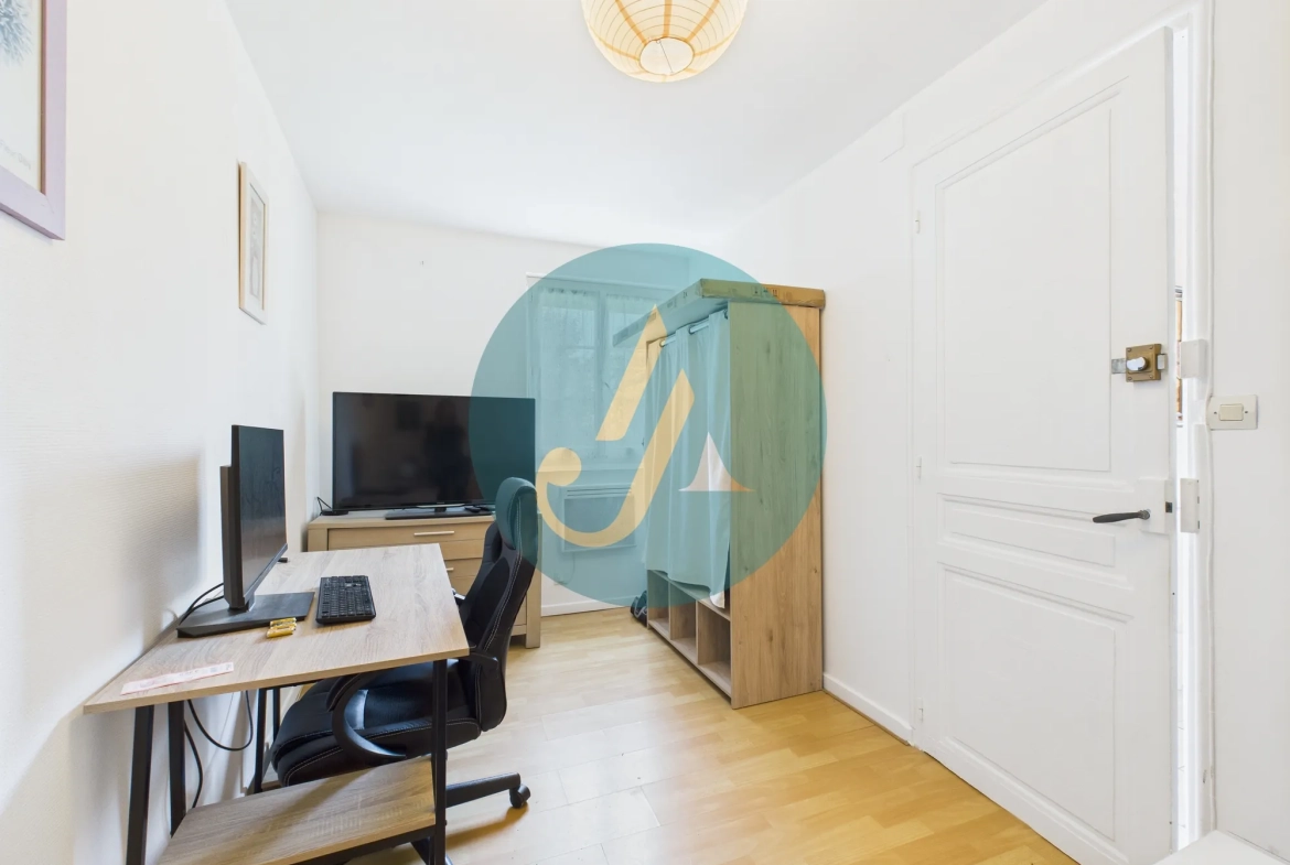 À Nevers, maison de charme avec trois logements indépendants et potentiel locatif élevé 