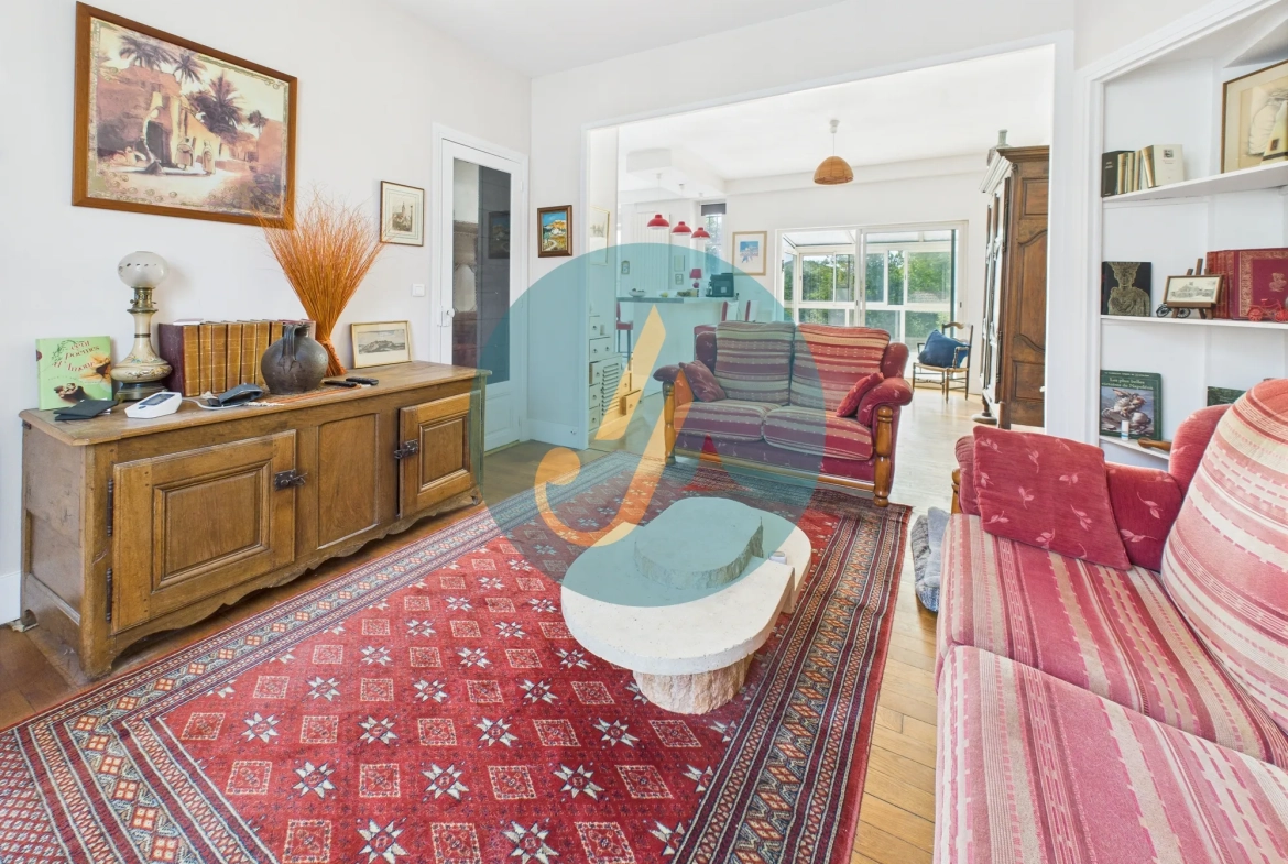 À Nevers, maison de charme avec trois logements indépendants et potentiel locatif élevé 