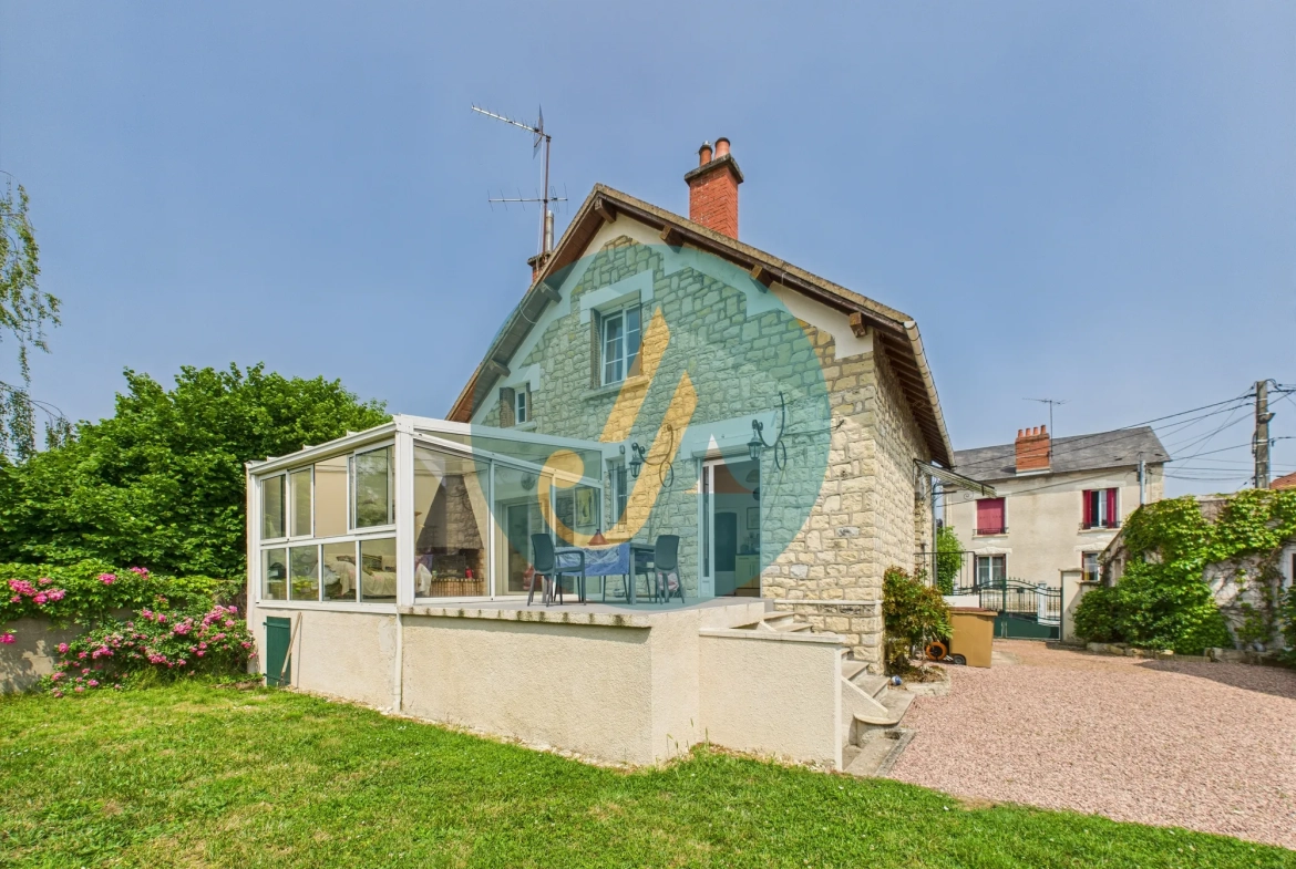 À Nevers, maison de charme avec trois logements indépendants et potentiel locatif élevé 