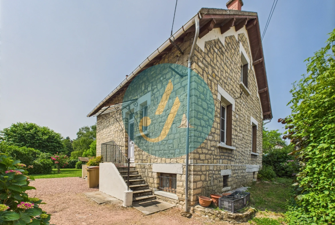 À Nevers, maison de charme avec trois logements indépendants et potentiel locatif élevé 