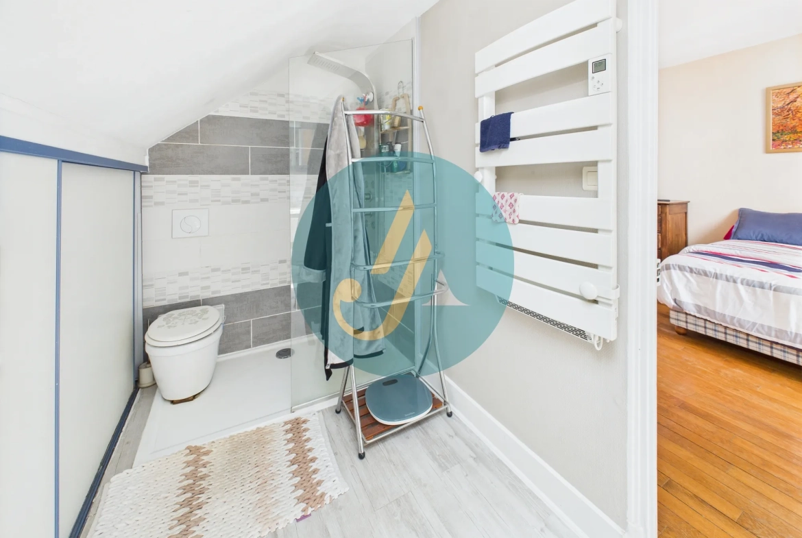 À Nevers, maison de charme avec trois logements indépendants et potentiel locatif élevé 