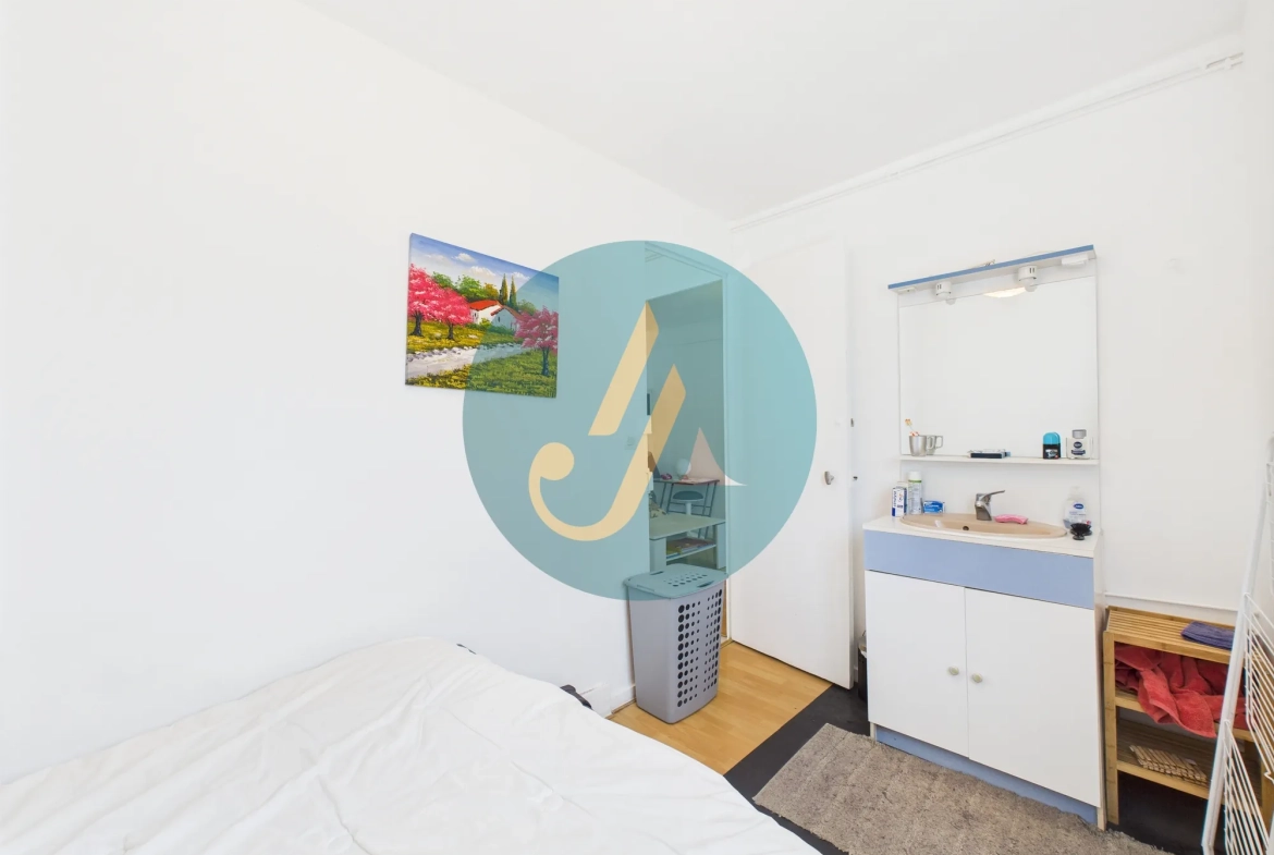 À Nevers, maison de charme avec trois logements indépendants et potentiel locatif élevé 