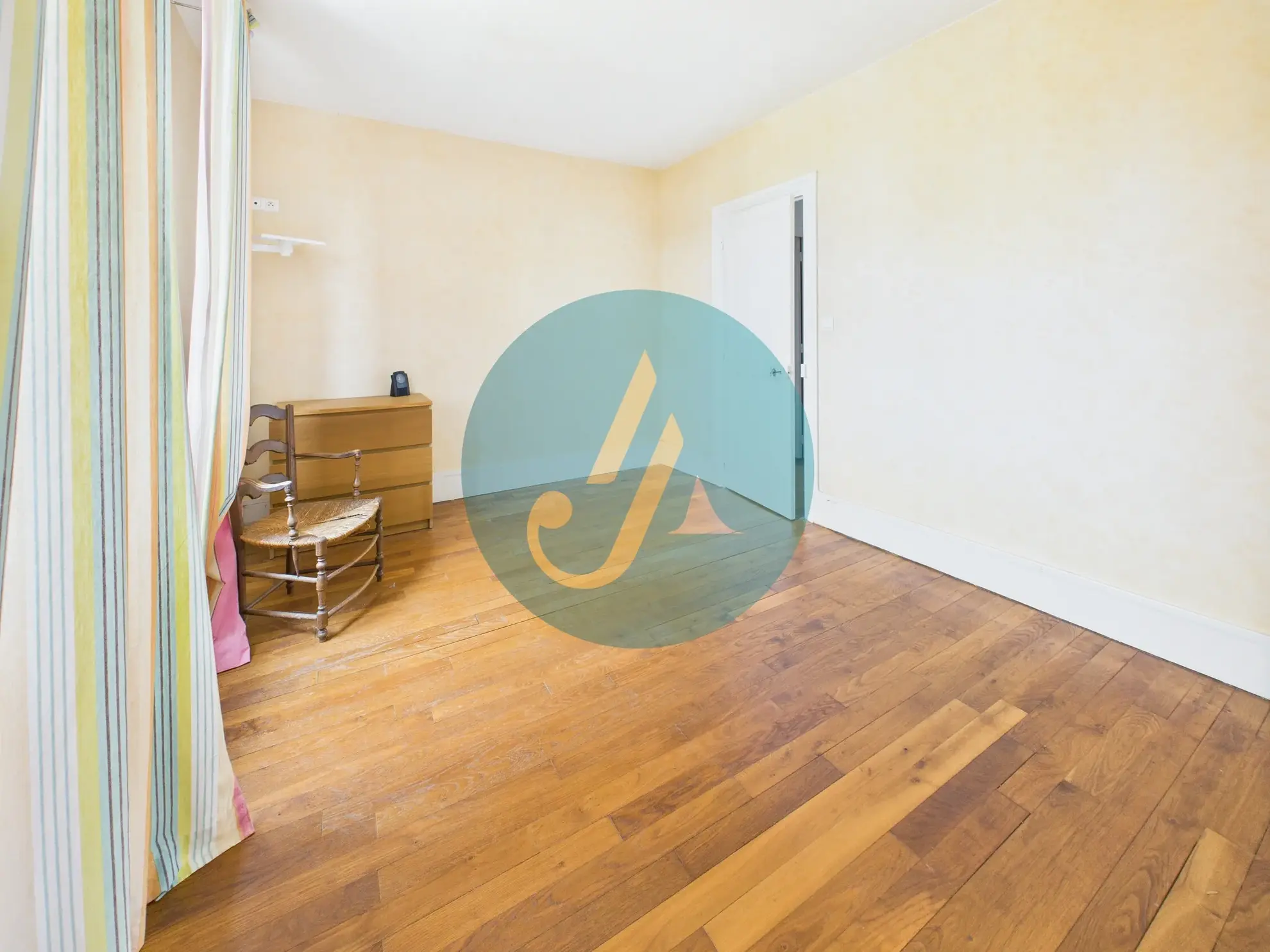 À Nevers, maison de charme avec trois logements indépendants et potentiel locatif élevé 