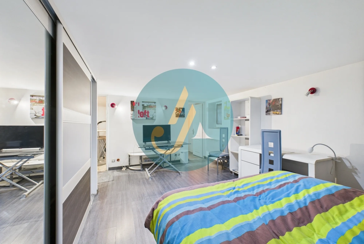 À Nevers, maison de charme avec trois logements indépendants et potentiel locatif élevé 