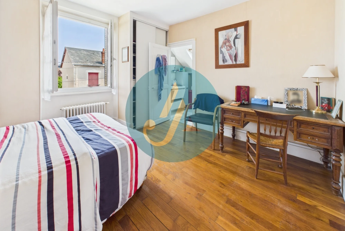 À Nevers, maison de charme avec trois logements indépendants et potentiel locatif élevé 