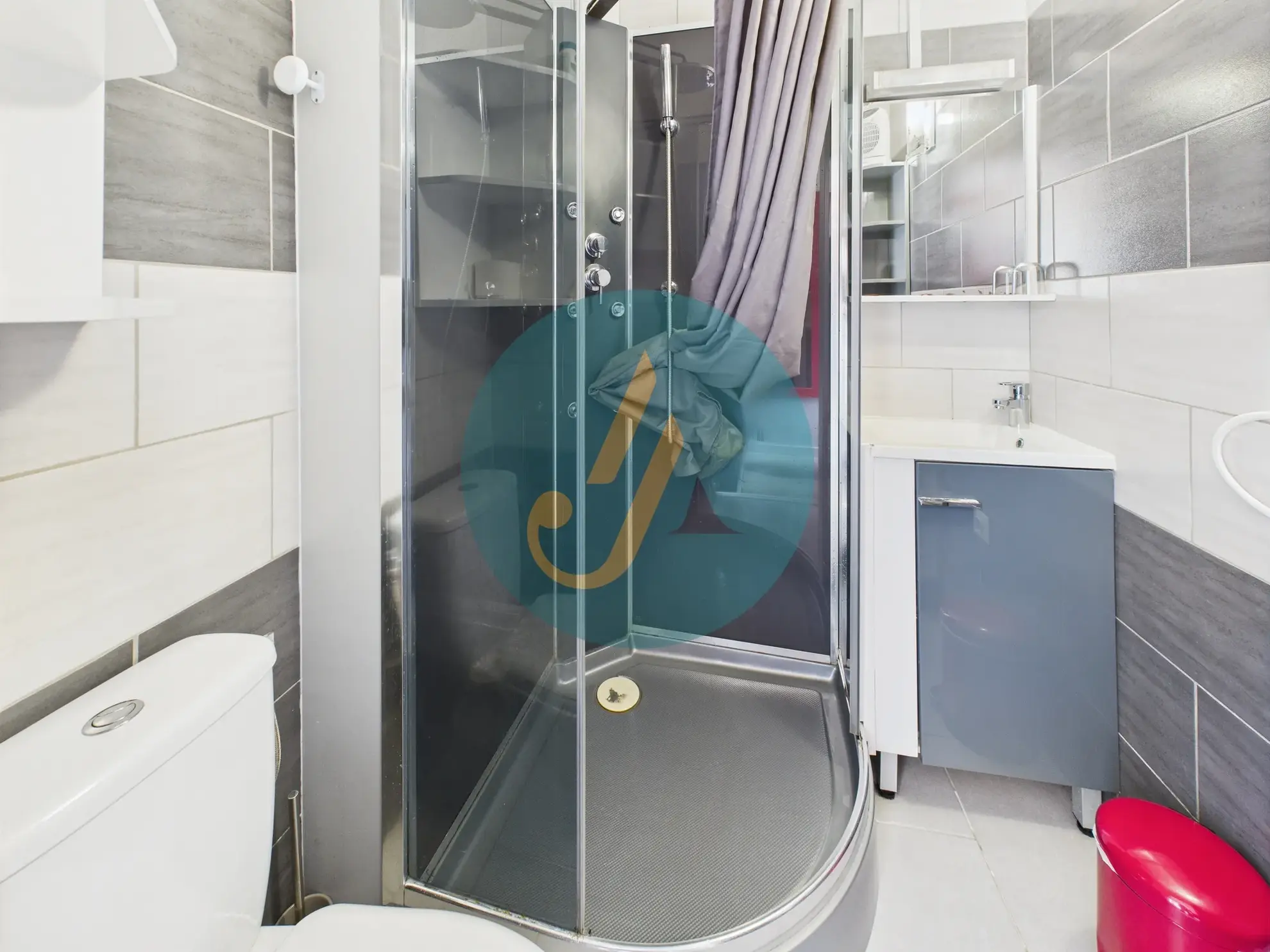 À Nevers, maison de charme avec trois logements indépendants et potentiel locatif élevé 