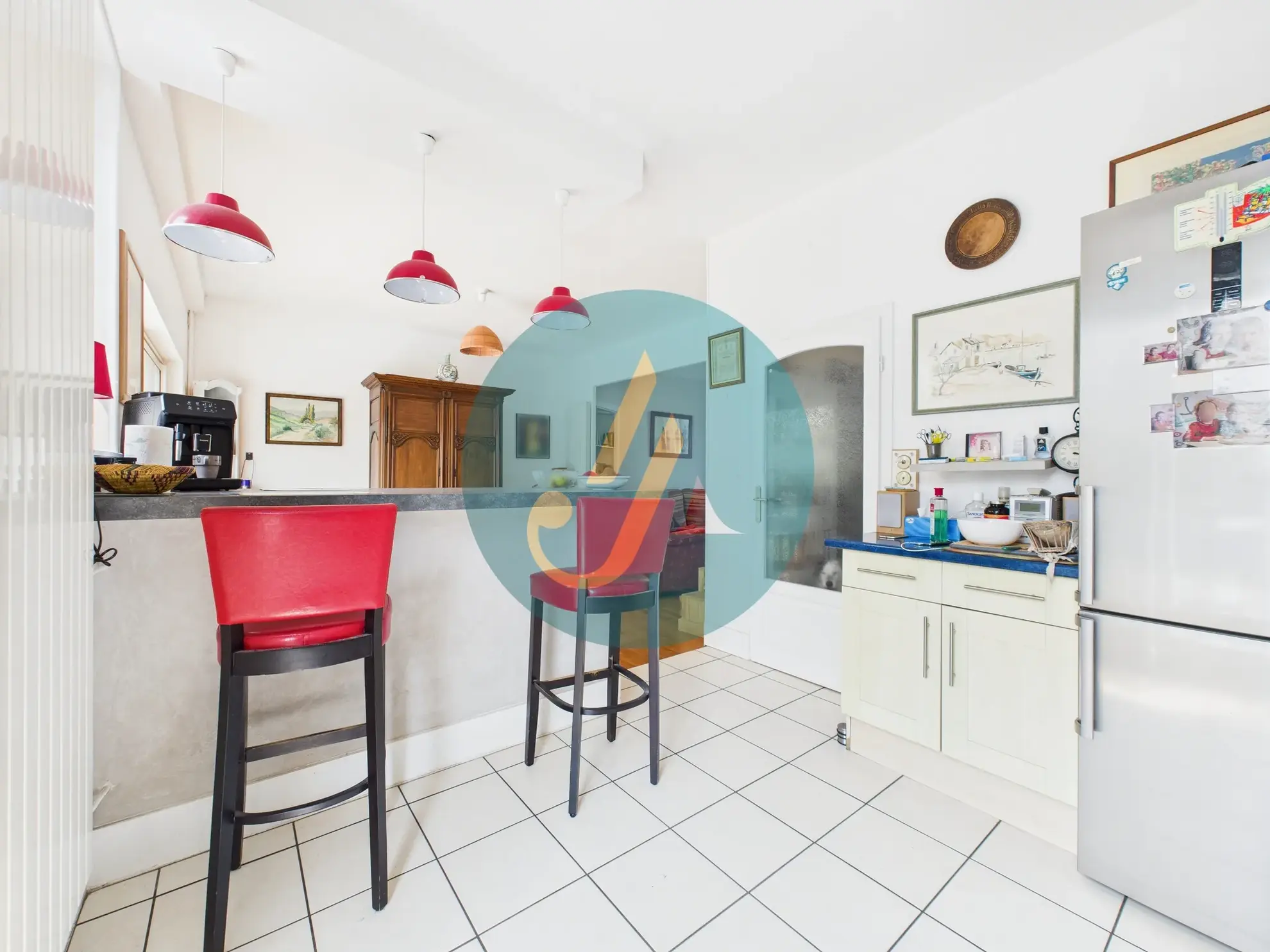 À Nevers, maison de charme avec trois logements indépendants et potentiel locatif élevé 