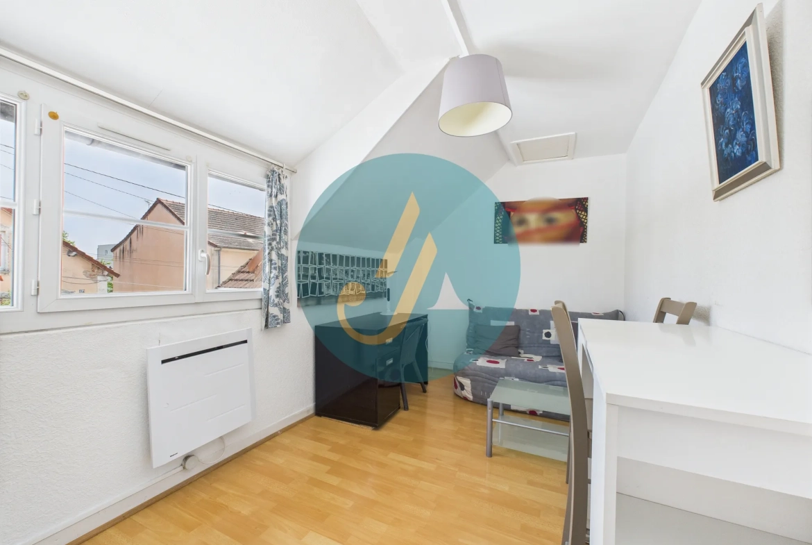 À Nevers, maison de charme avec trois logements indépendants et potentiel locatif élevé 