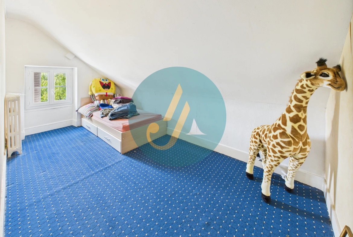 À Nevers, maison de charme avec trois logements indépendants et potentiel locatif élevé 