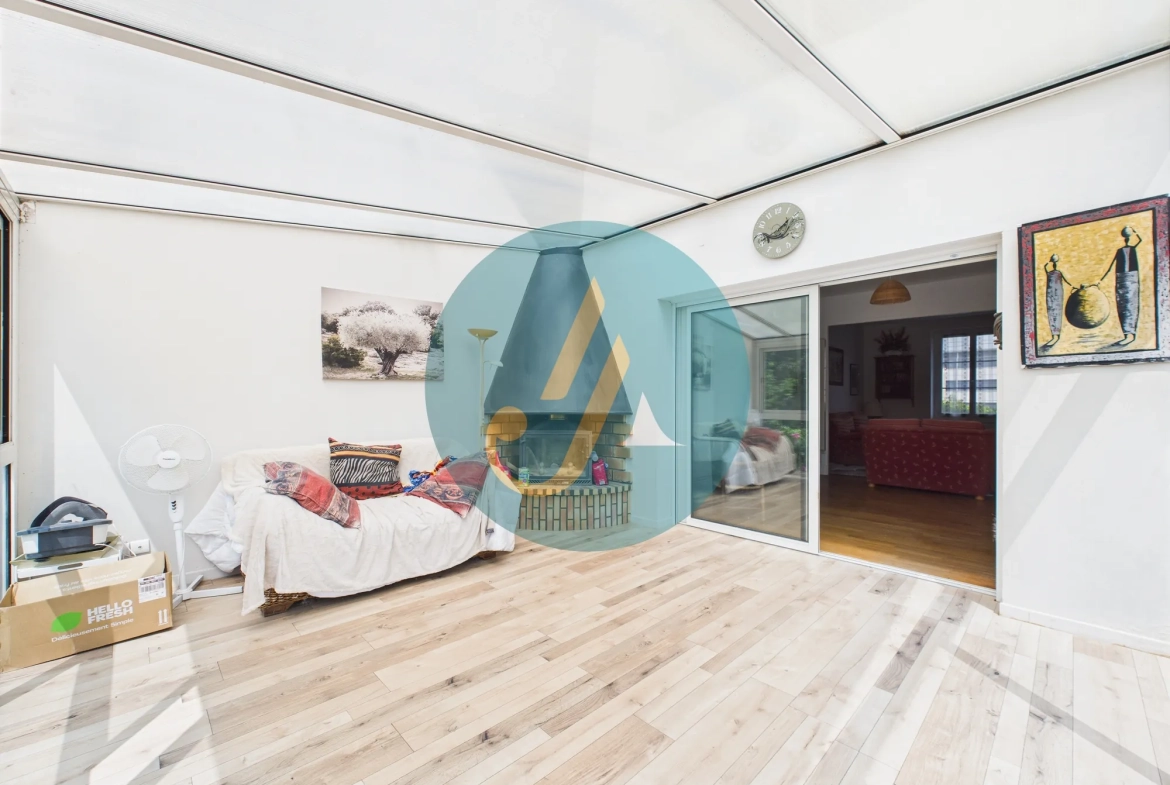 À Nevers, maison de charme avec trois logements indépendants et potentiel locatif élevé 