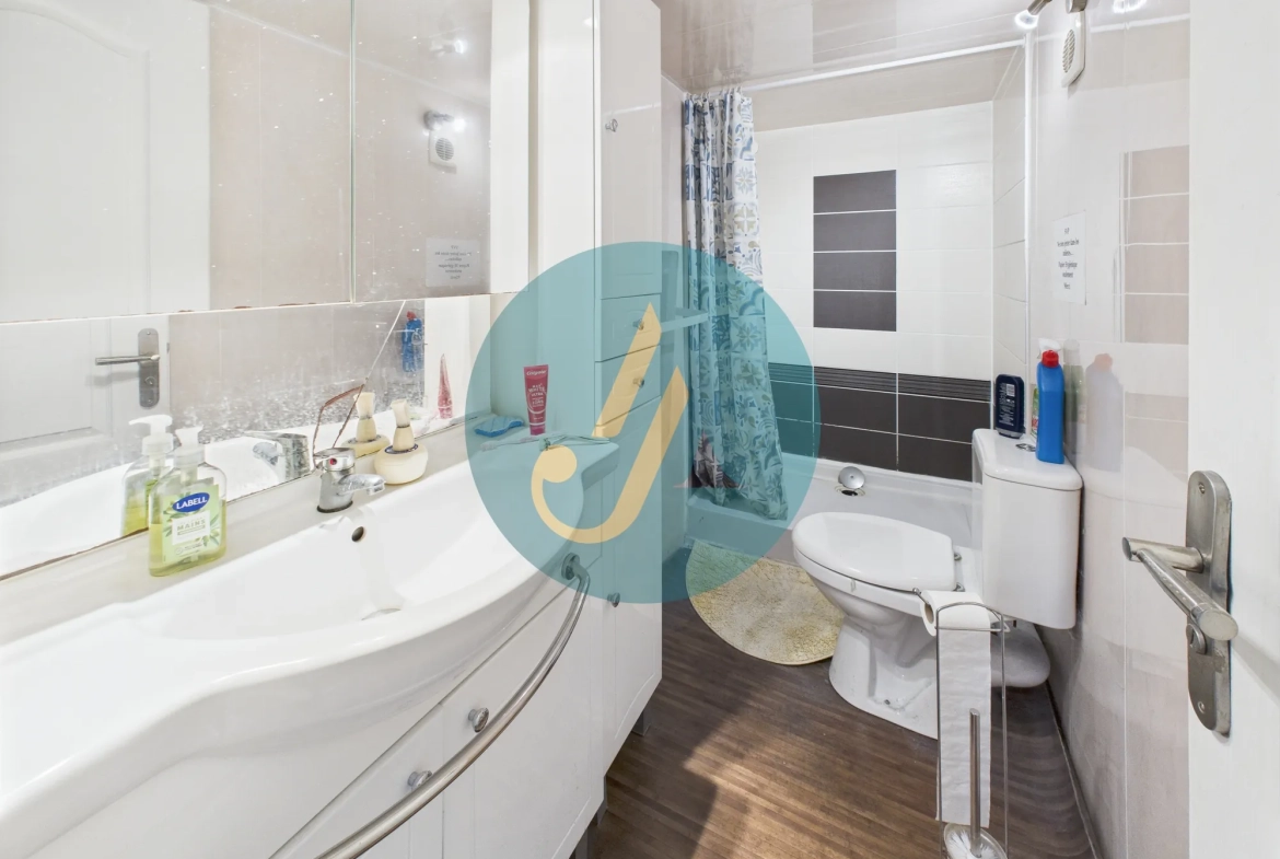 À Nevers, maison de charme avec trois logements indépendants et potentiel locatif élevé 