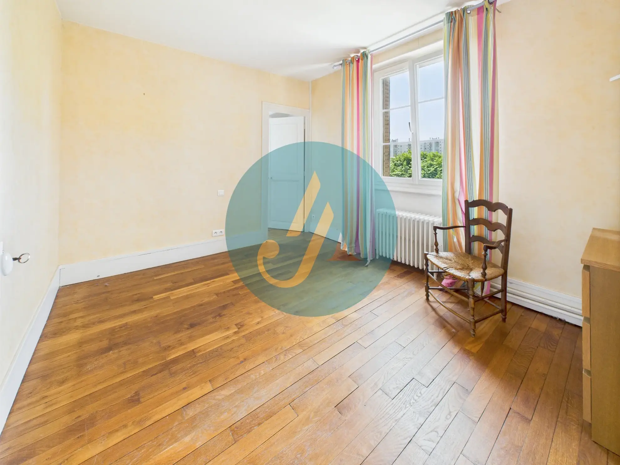 À Nevers, maison de charme avec trois logements indépendants et potentiel locatif élevé 
