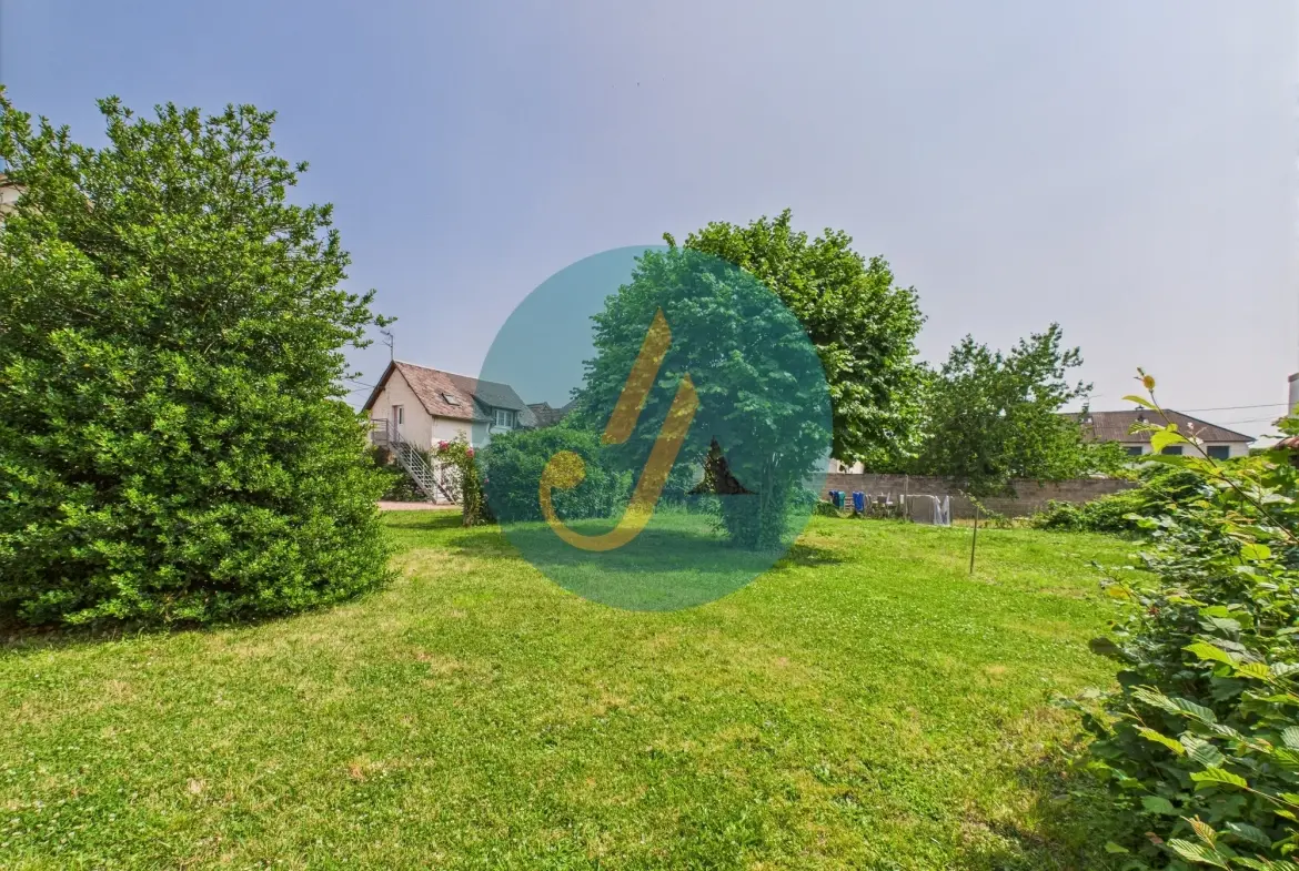 À Nevers, maison de charme avec trois logements indépendants et potentiel locatif élevé 