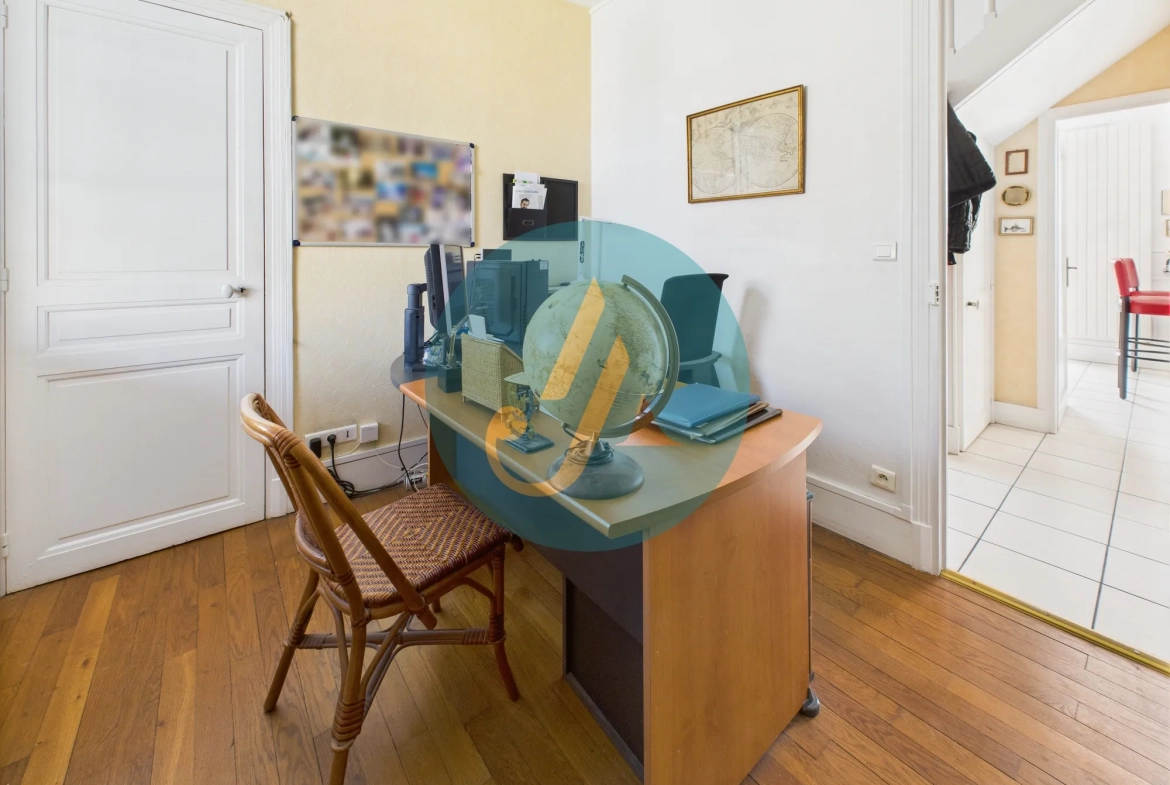 À Nevers, maison de charme avec trois logements indépendants et potentiel locatif élevé 