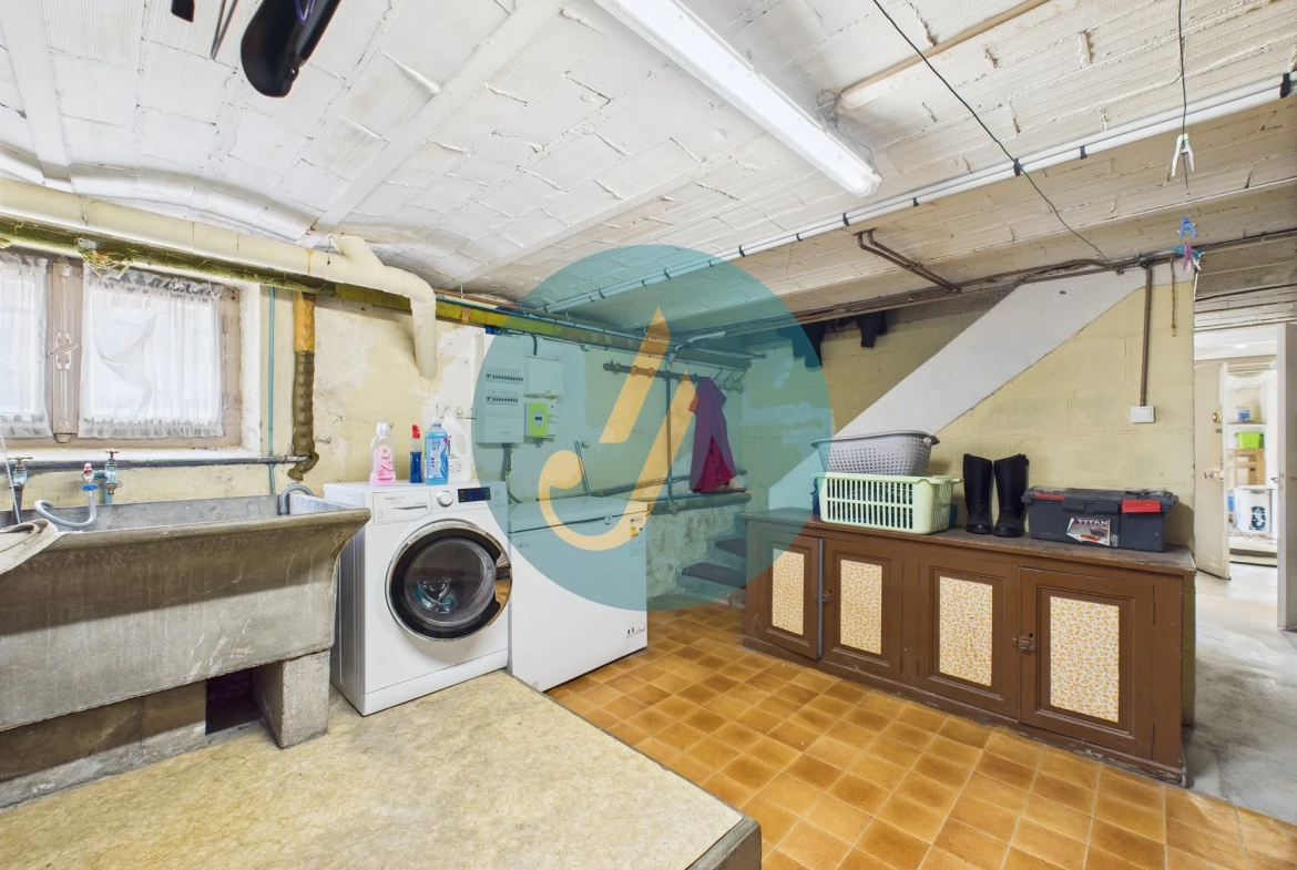 À Nevers, maison de charme avec trois logements indépendants et potentiel locatif élevé 