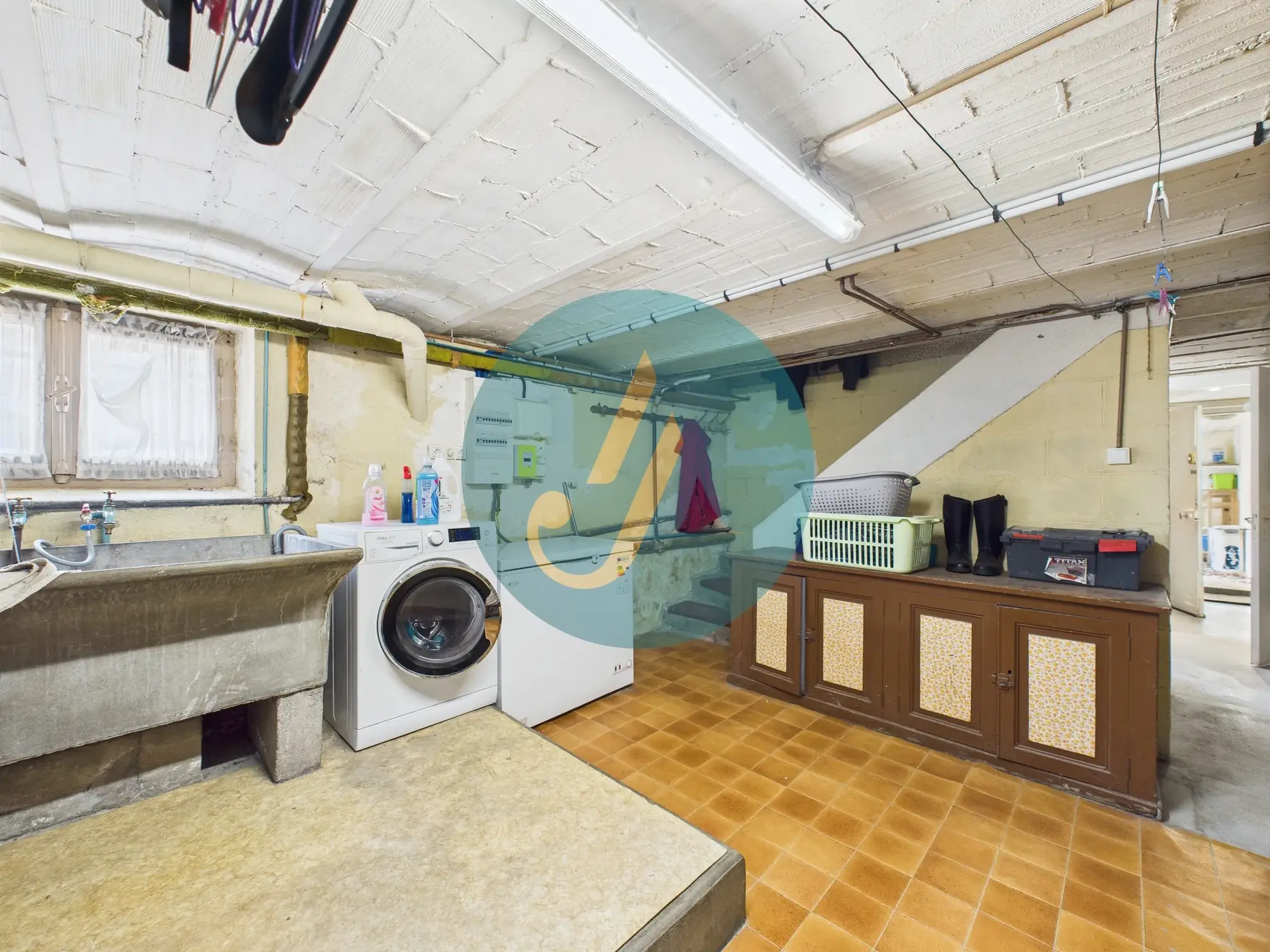 À Nevers, maison de charme avec trois logements indépendants et potentiel locatif élevé 