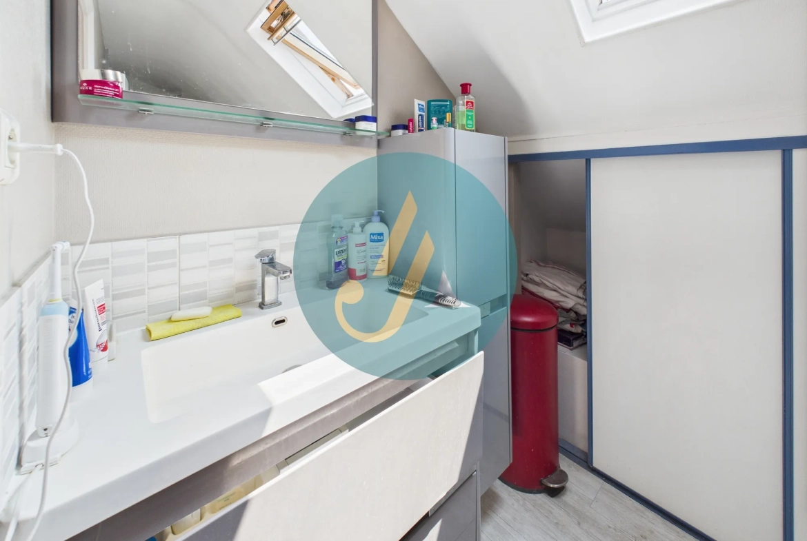 À Nevers, maison de charme avec trois logements indépendants et potentiel locatif élevé 