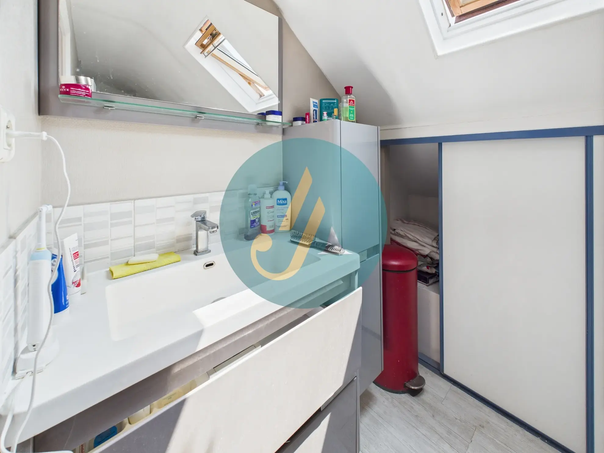 À Nevers, maison de charme avec trois logements indépendants et potentiel locatif élevé 