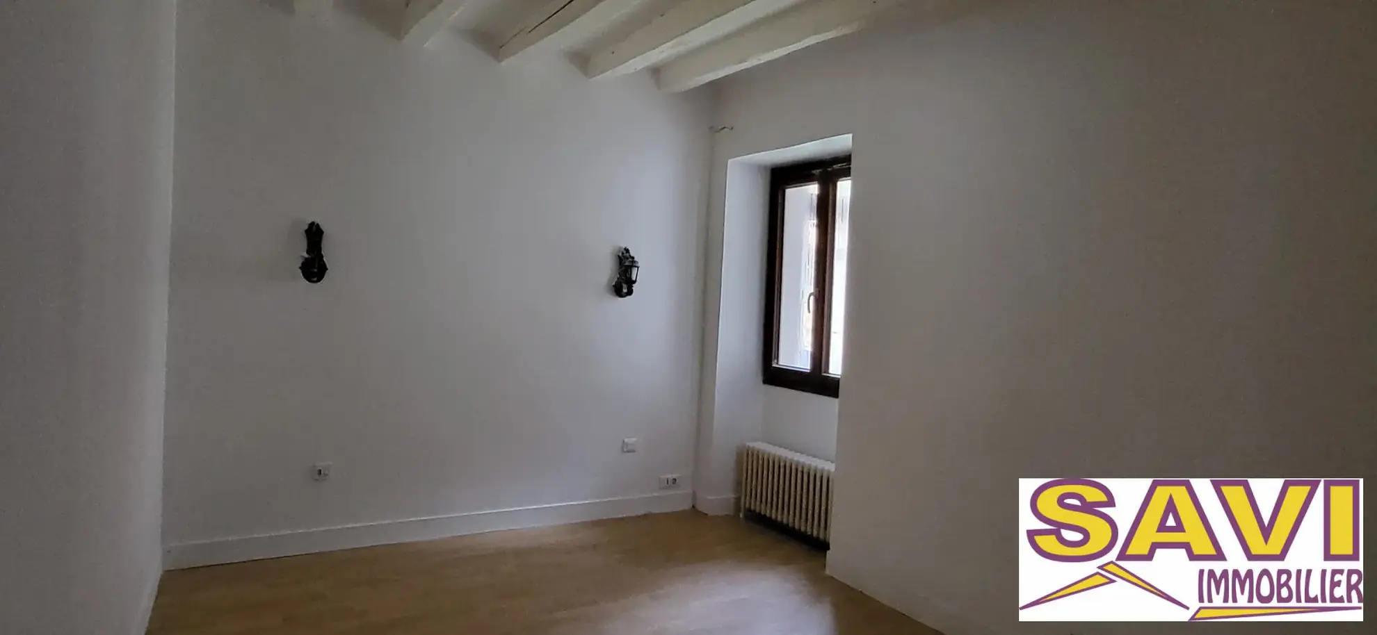 Maison ancienne en pierre rénovée à Fontenay-sur-Loing avec terrain et jardin 