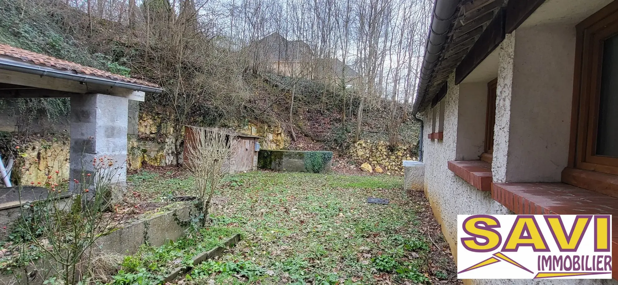 Maison ancienne en pierre rénovée à Fontenay-sur-Loing avec terrain et jardin 