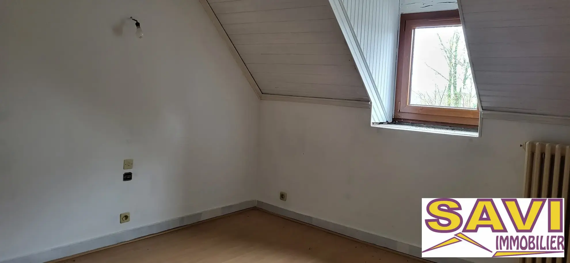 Maison ancienne en pierre rénovée à Fontenay-sur-Loing avec terrain et jardin 