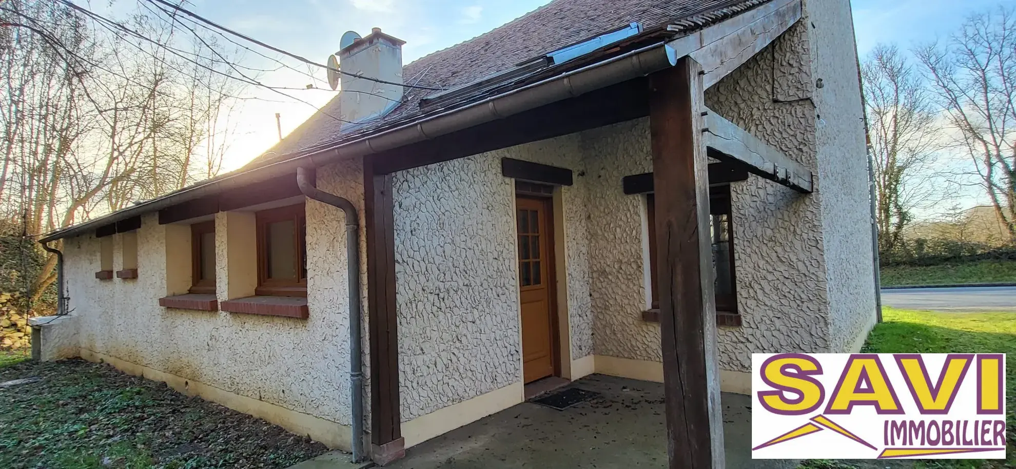 Maison ancienne en pierre rénovée à Fontenay-sur-Loing avec terrain et jardin 