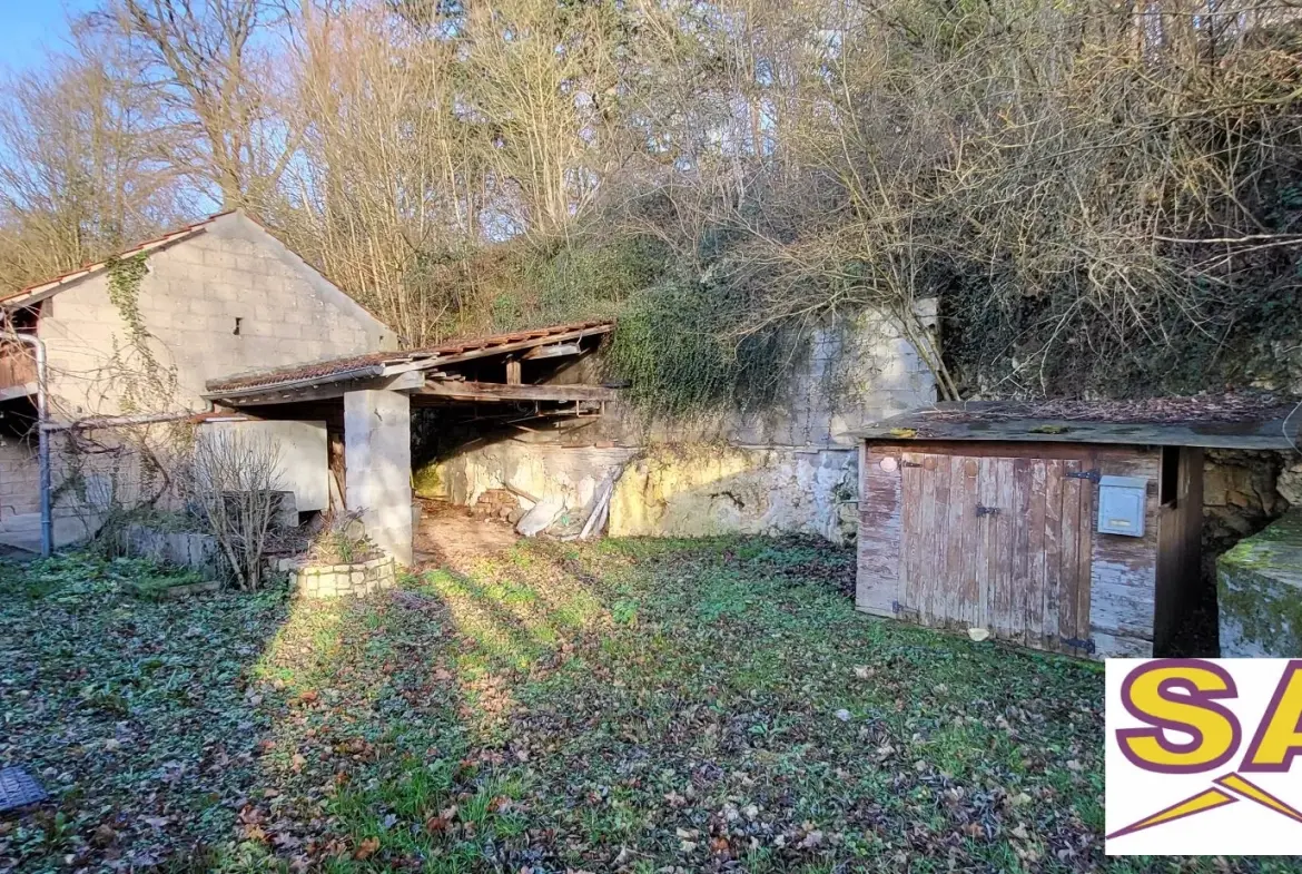 Maison ancienne en pierre rénovée à Fontenay-sur-Loing avec terrain et jardin 
